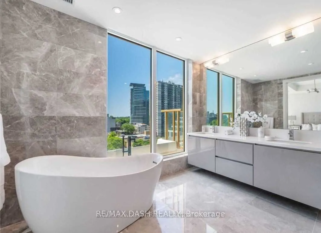 151 Avenue Road, #806