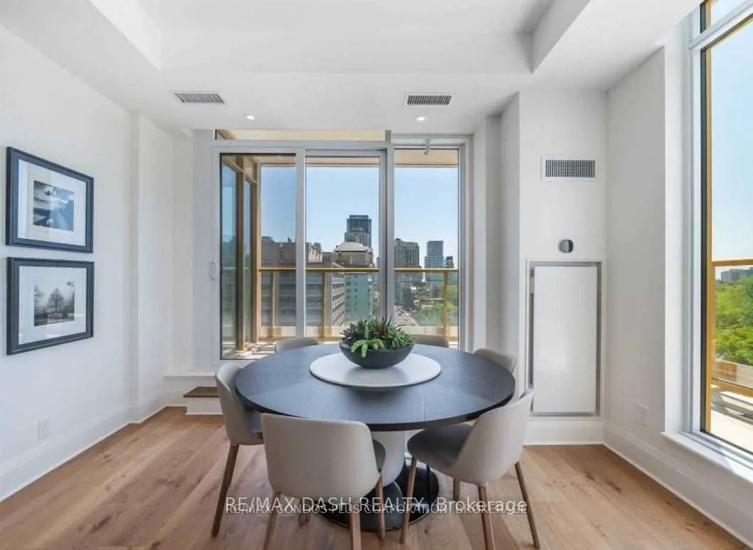 151 Avenue Road, #806