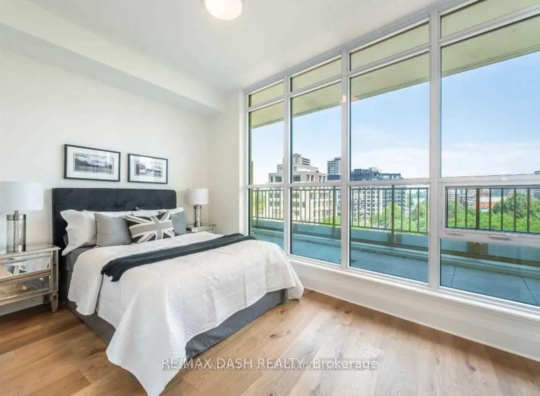 151 Avenue Road, #806