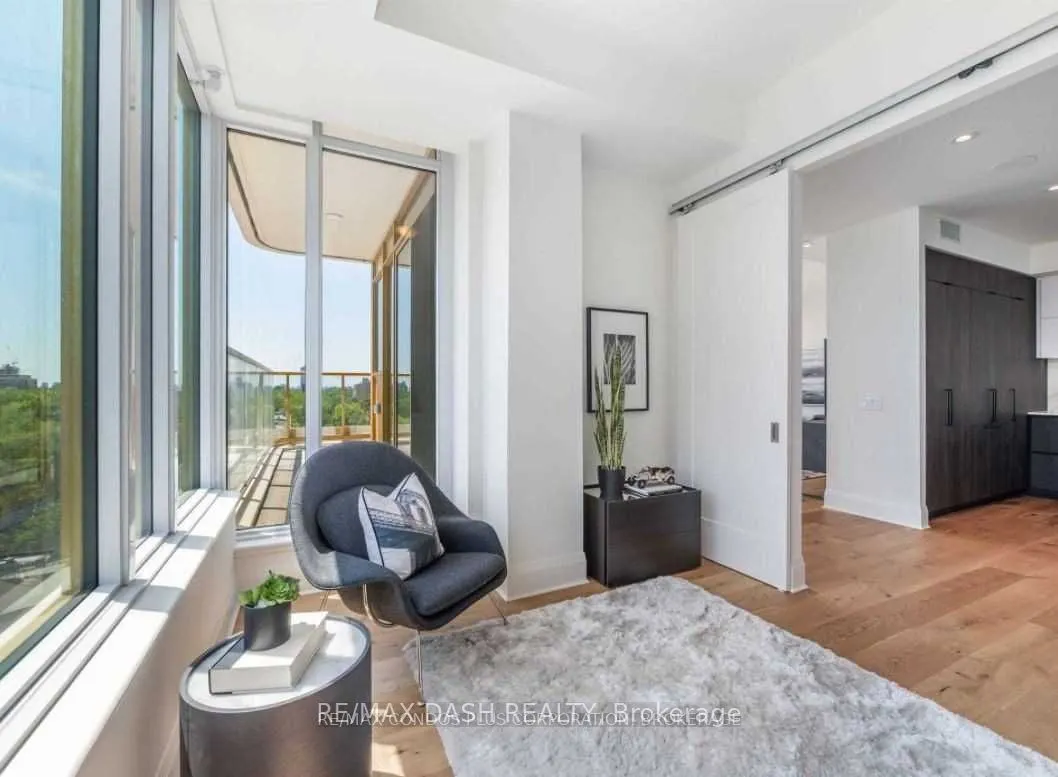 151 Avenue Road, #806