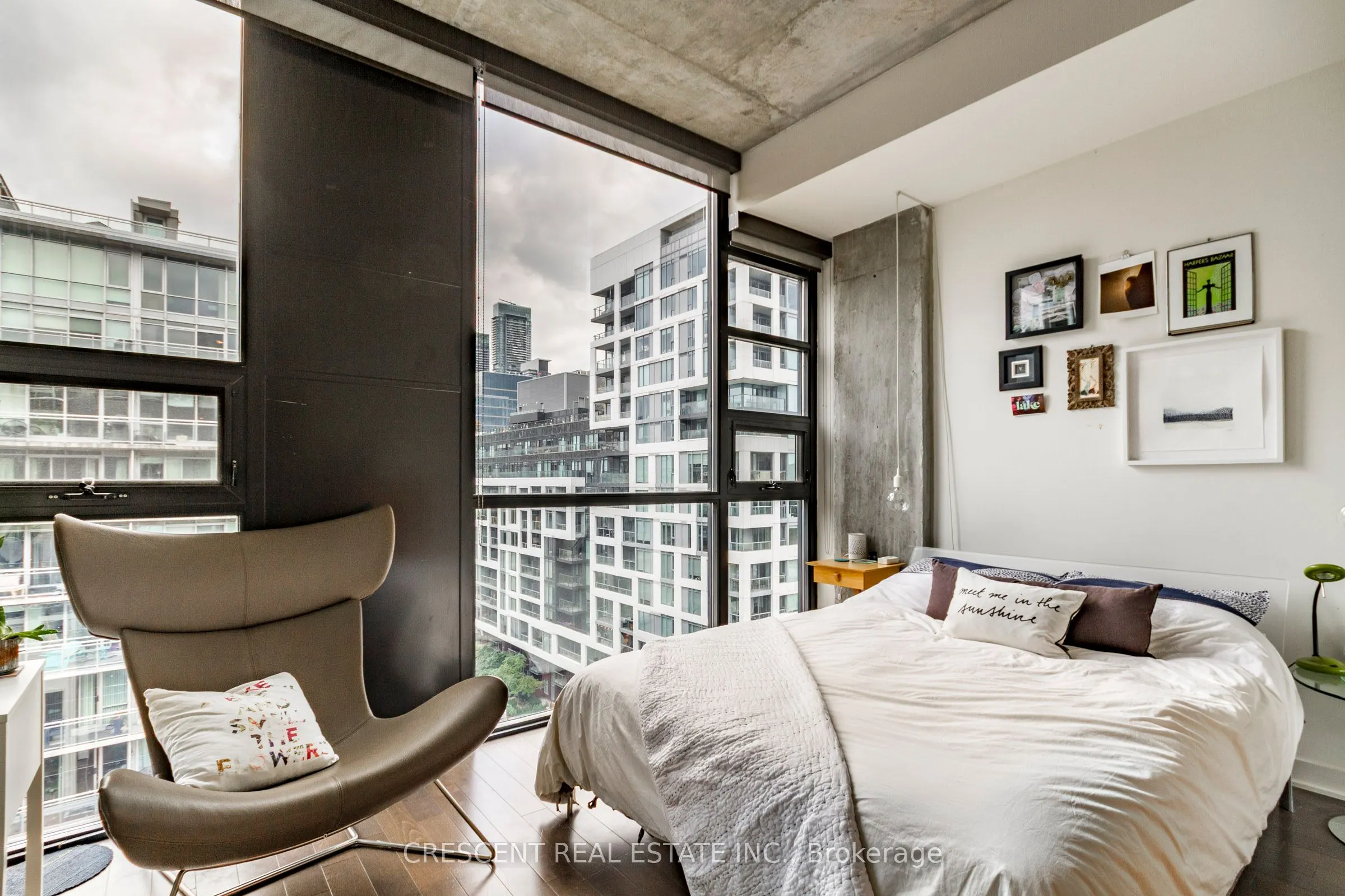 60 Bathurst Street, #811