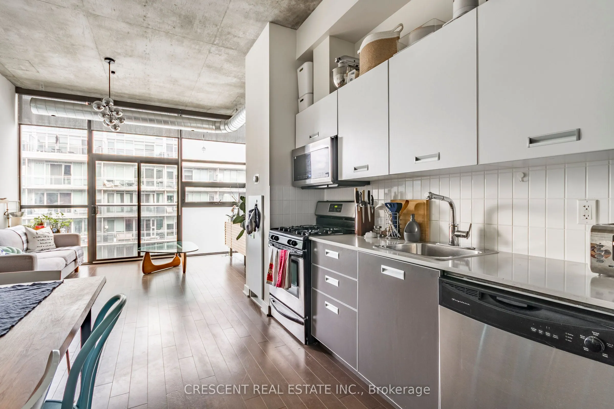 60 Bathurst Street, #811