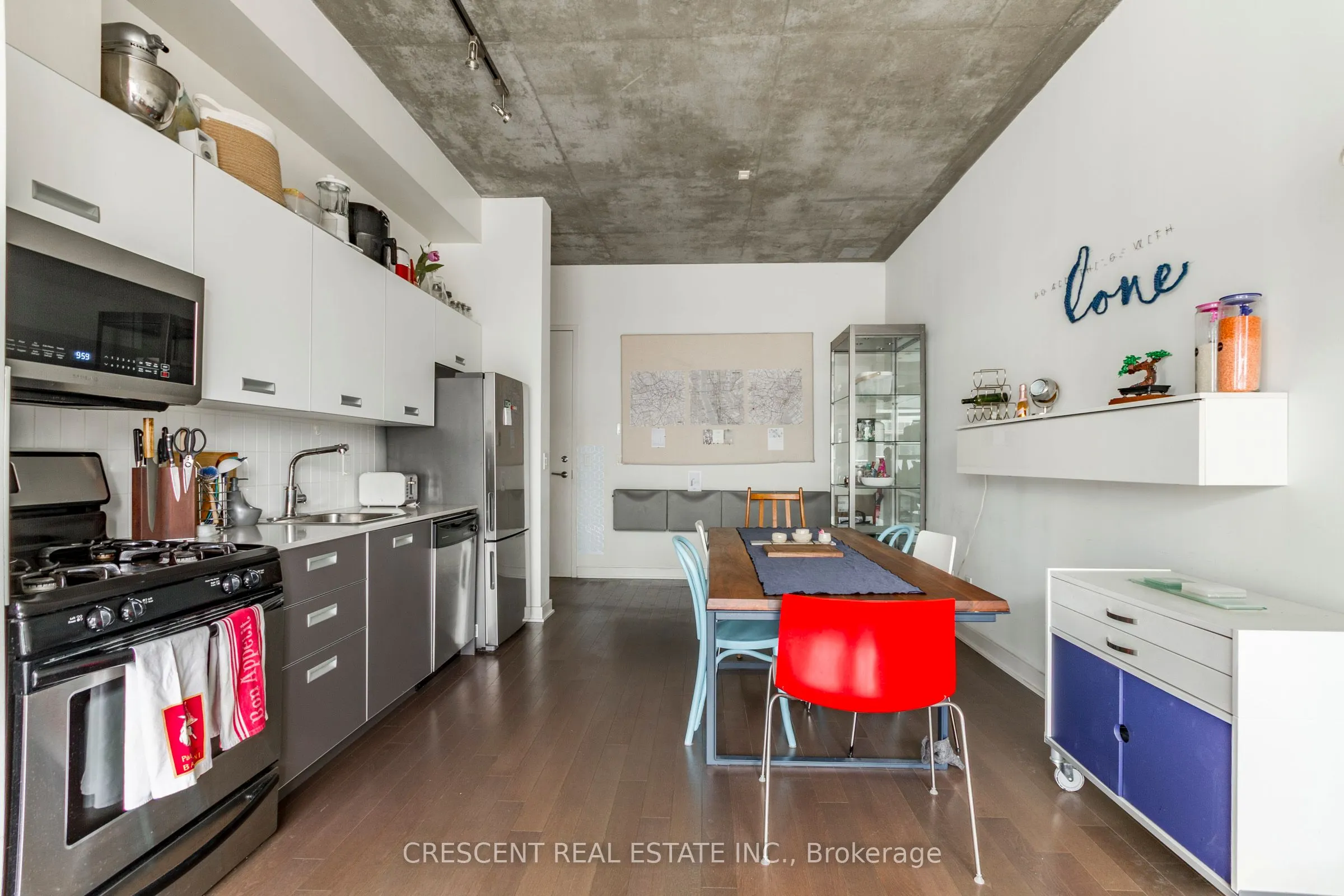 60 Bathurst Street, #811