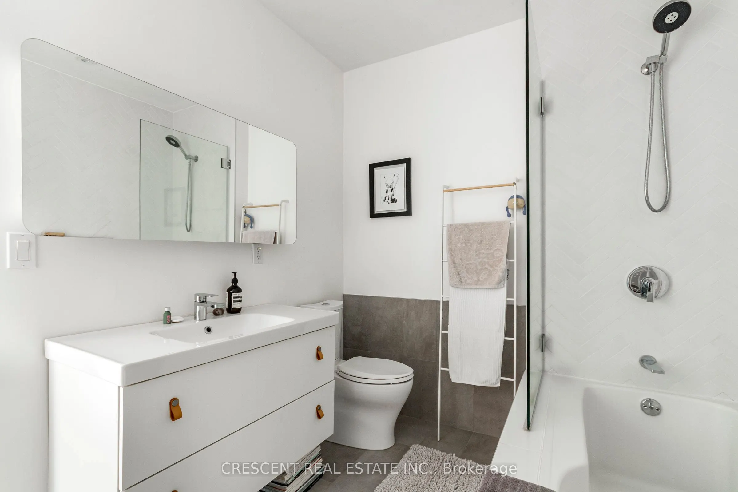 60 Bathurst Street, #811