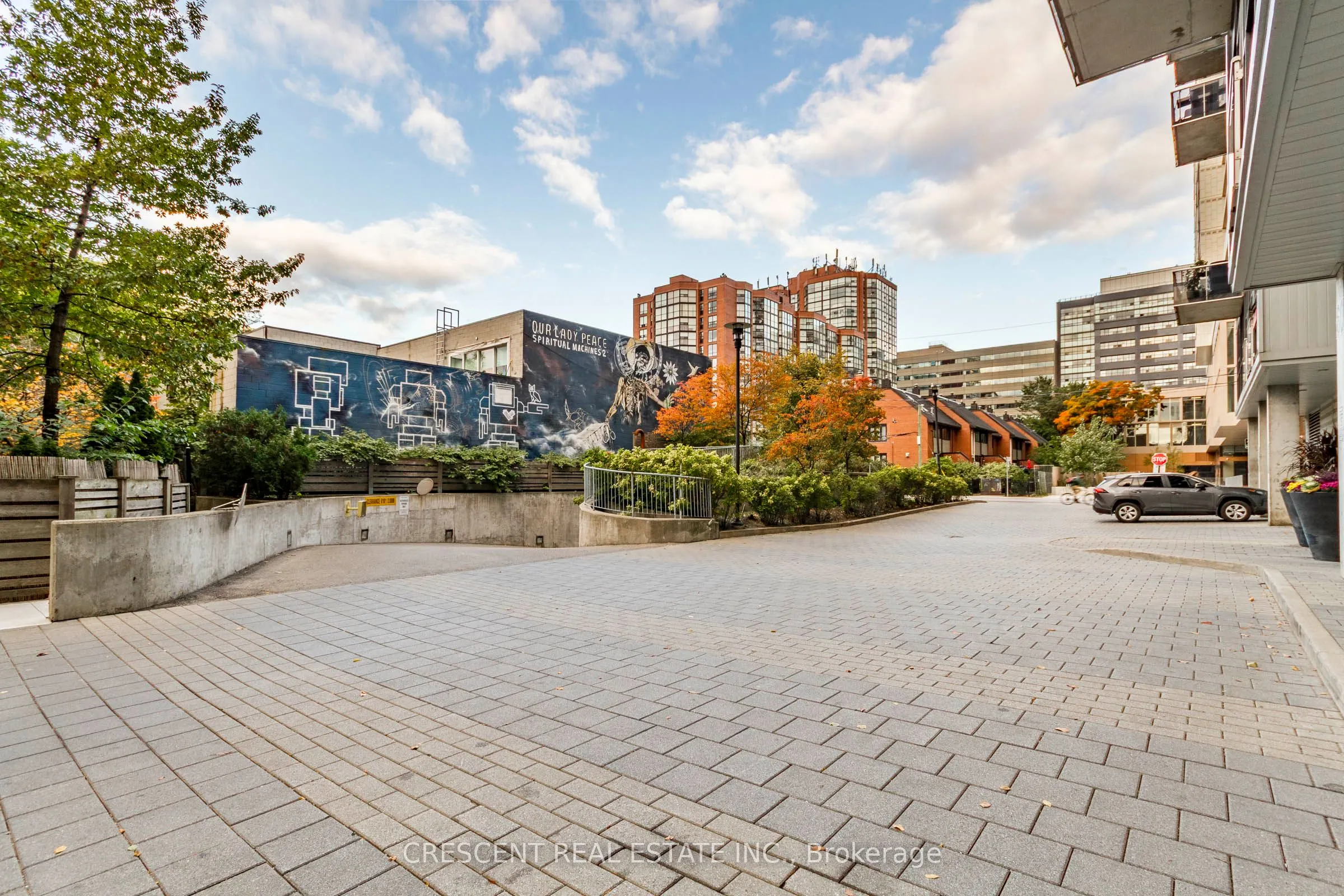 60 Bathurst Street, #811