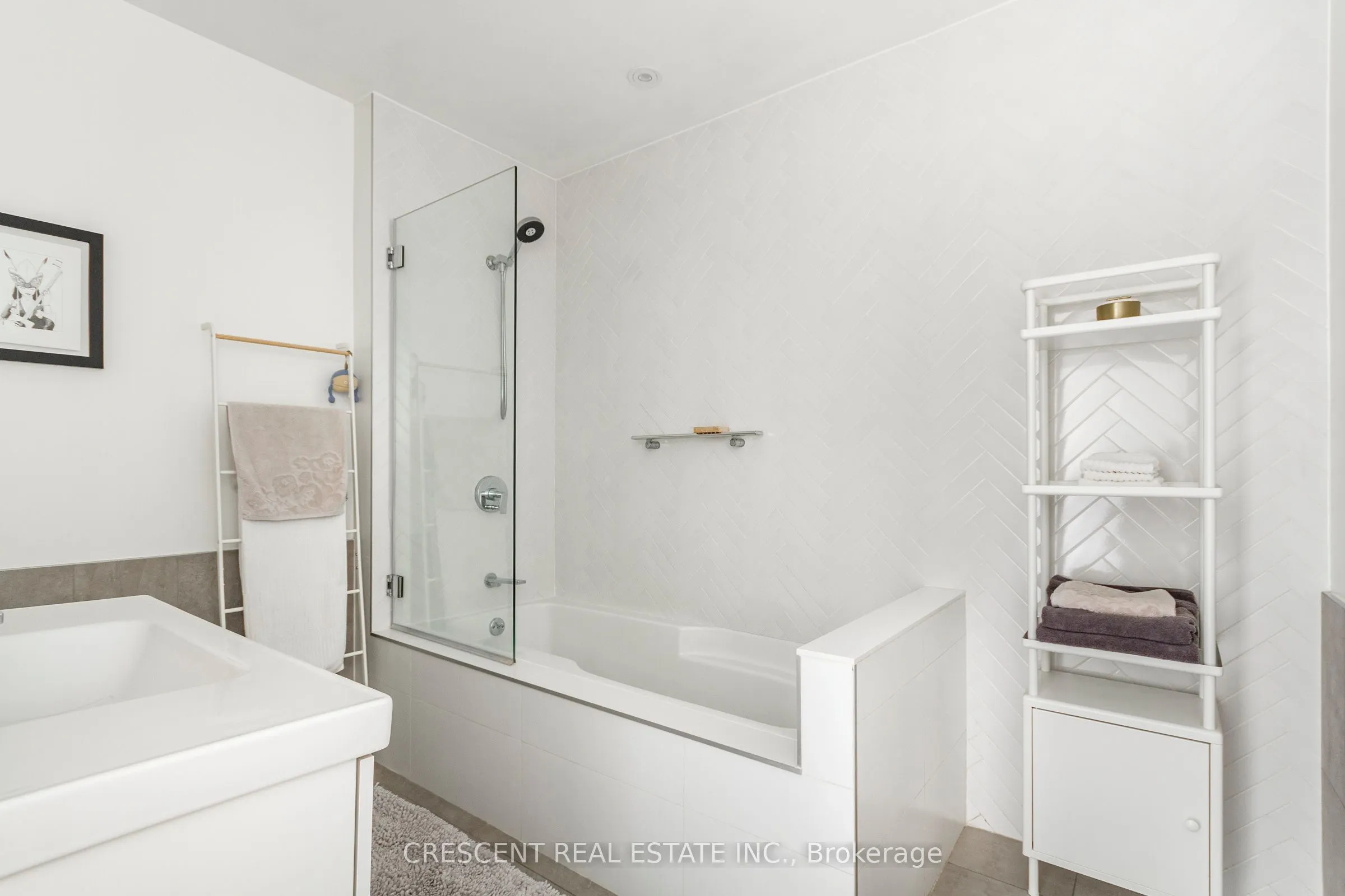 60 Bathurst Street, #811