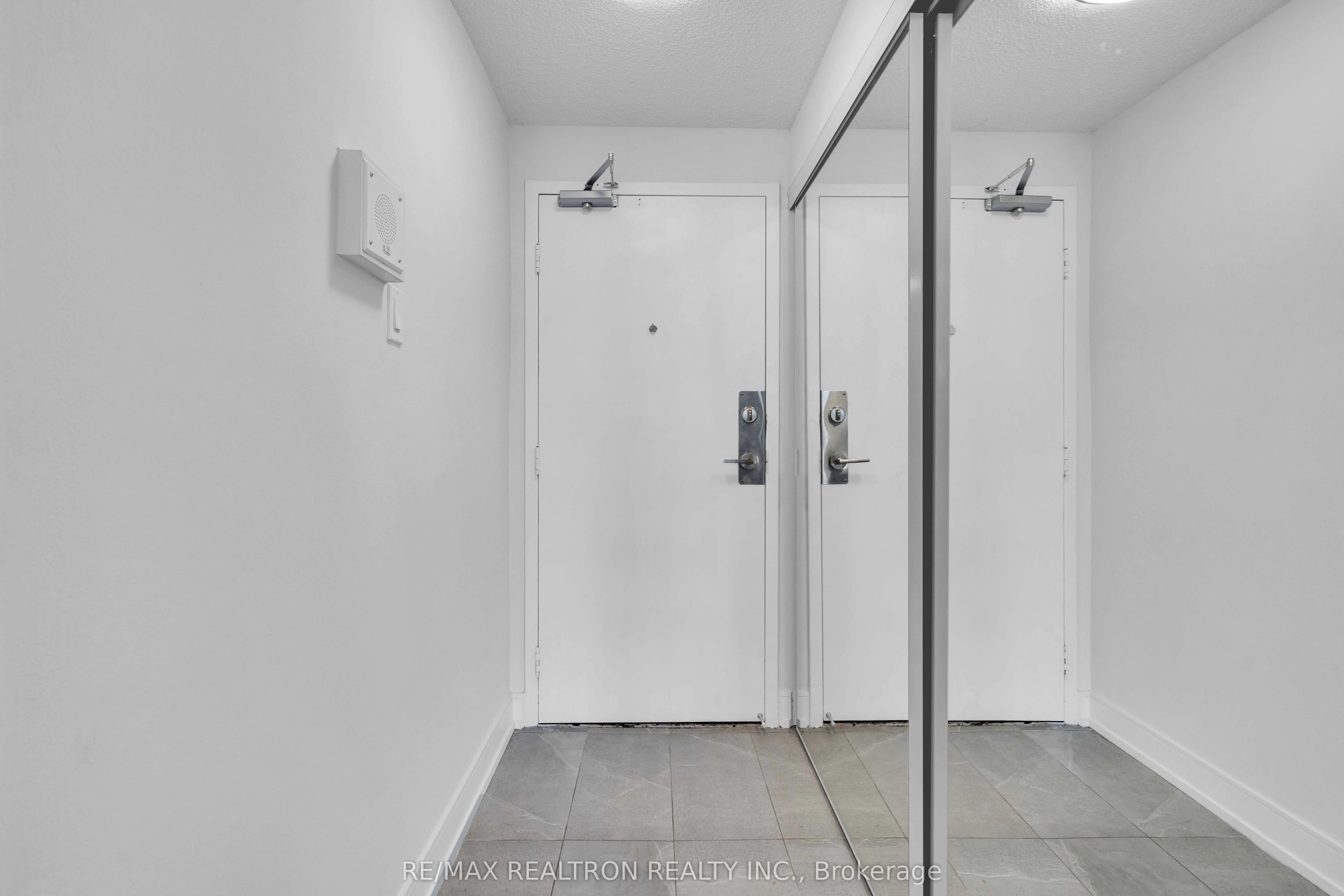 33 Isabella Street, #2407