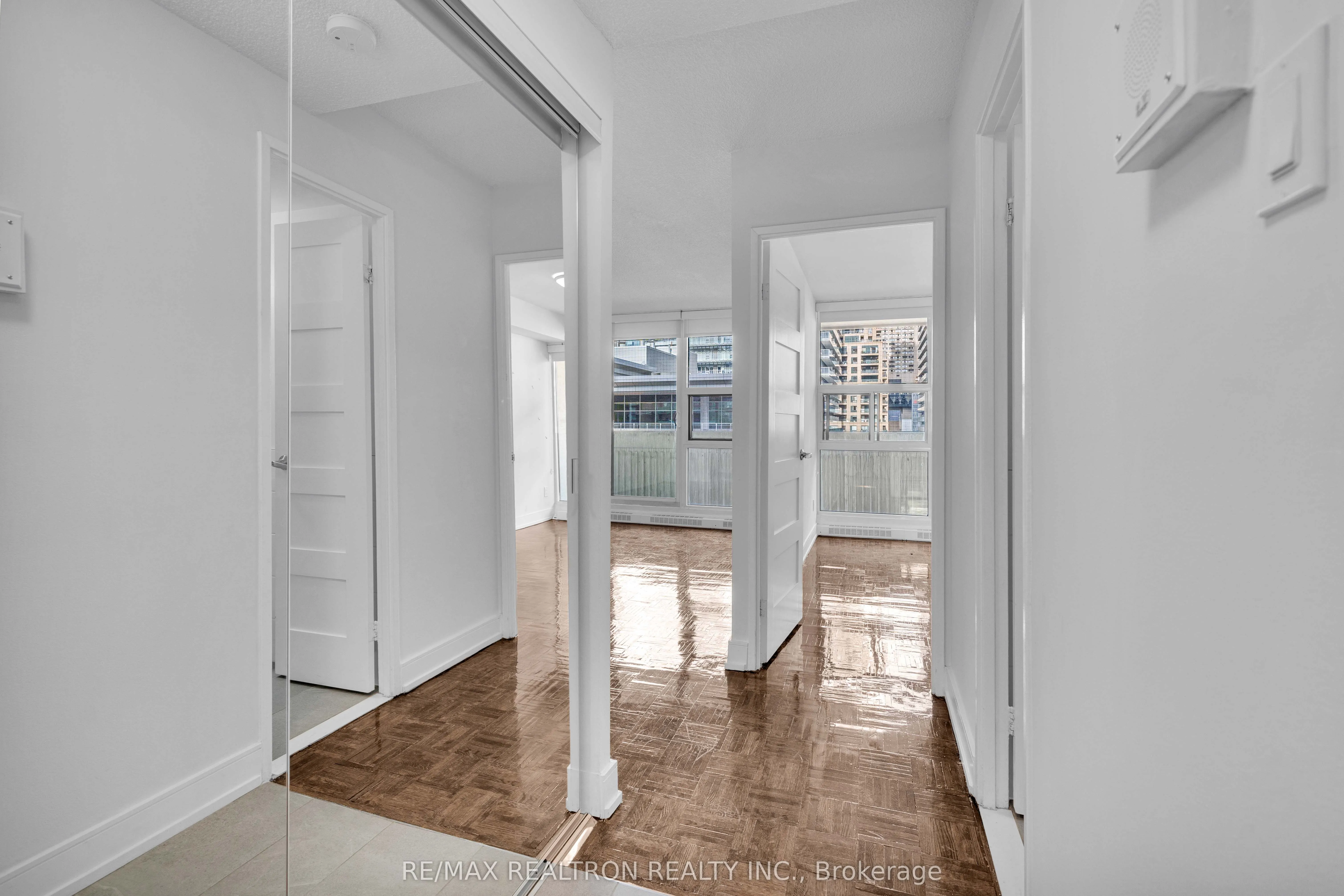 33 Isabella Street, #2407