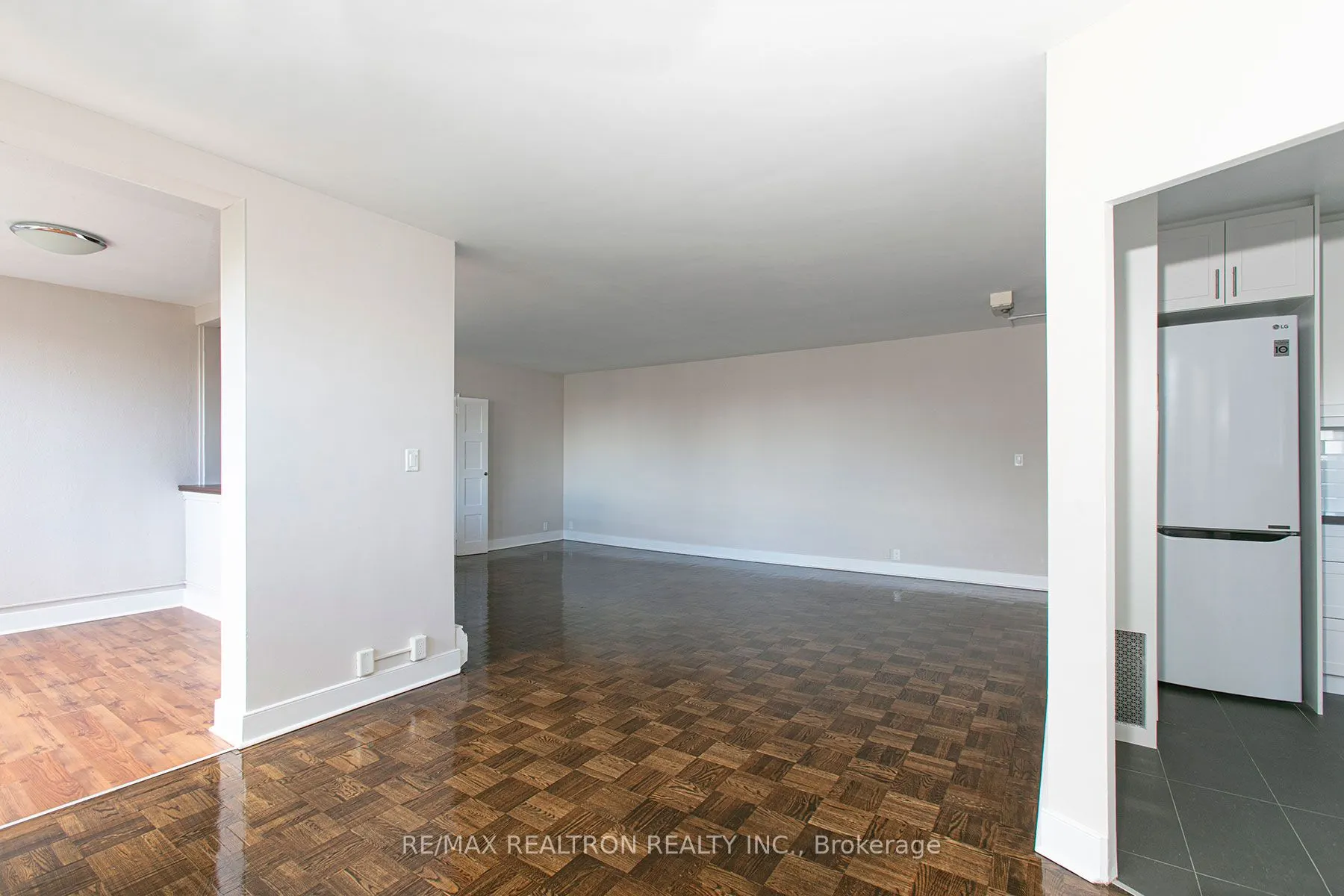 9 Deer Park Crescent, #1106