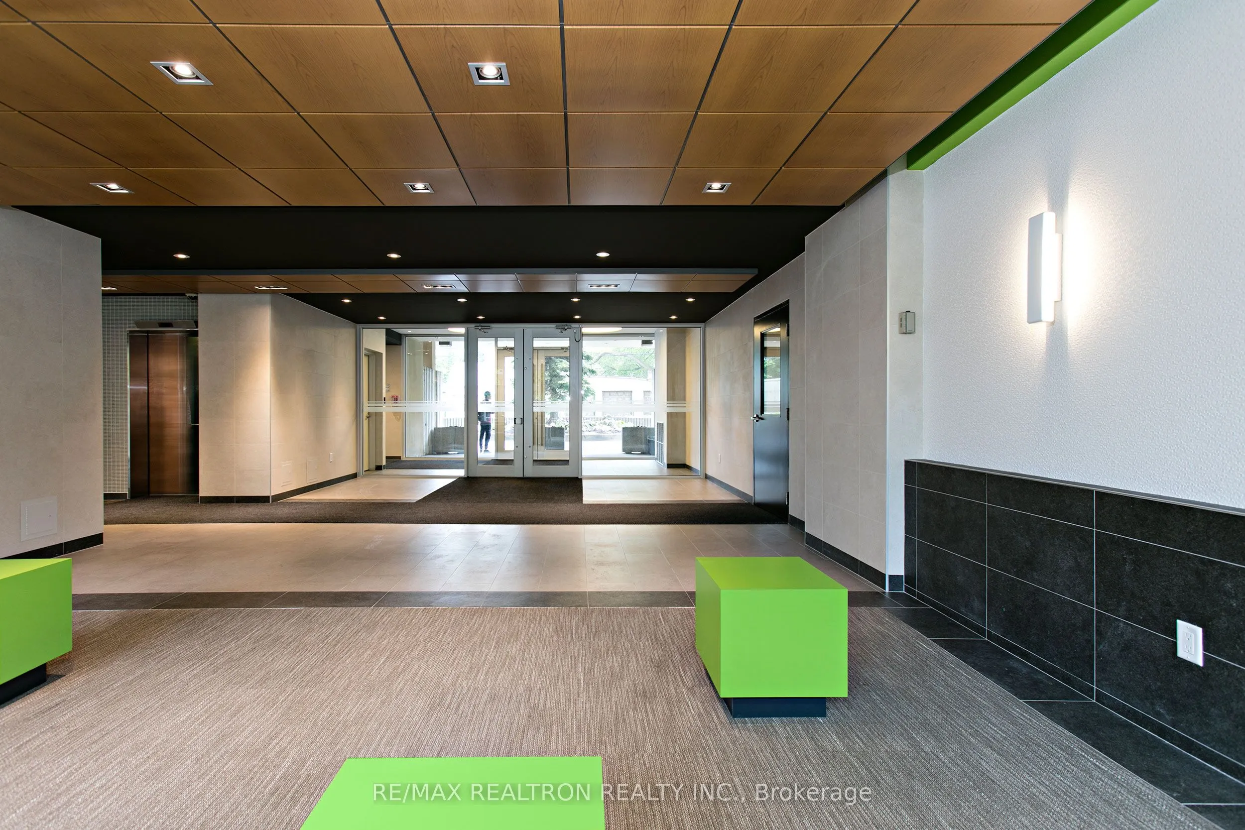 666 Spadina Avenue, #711