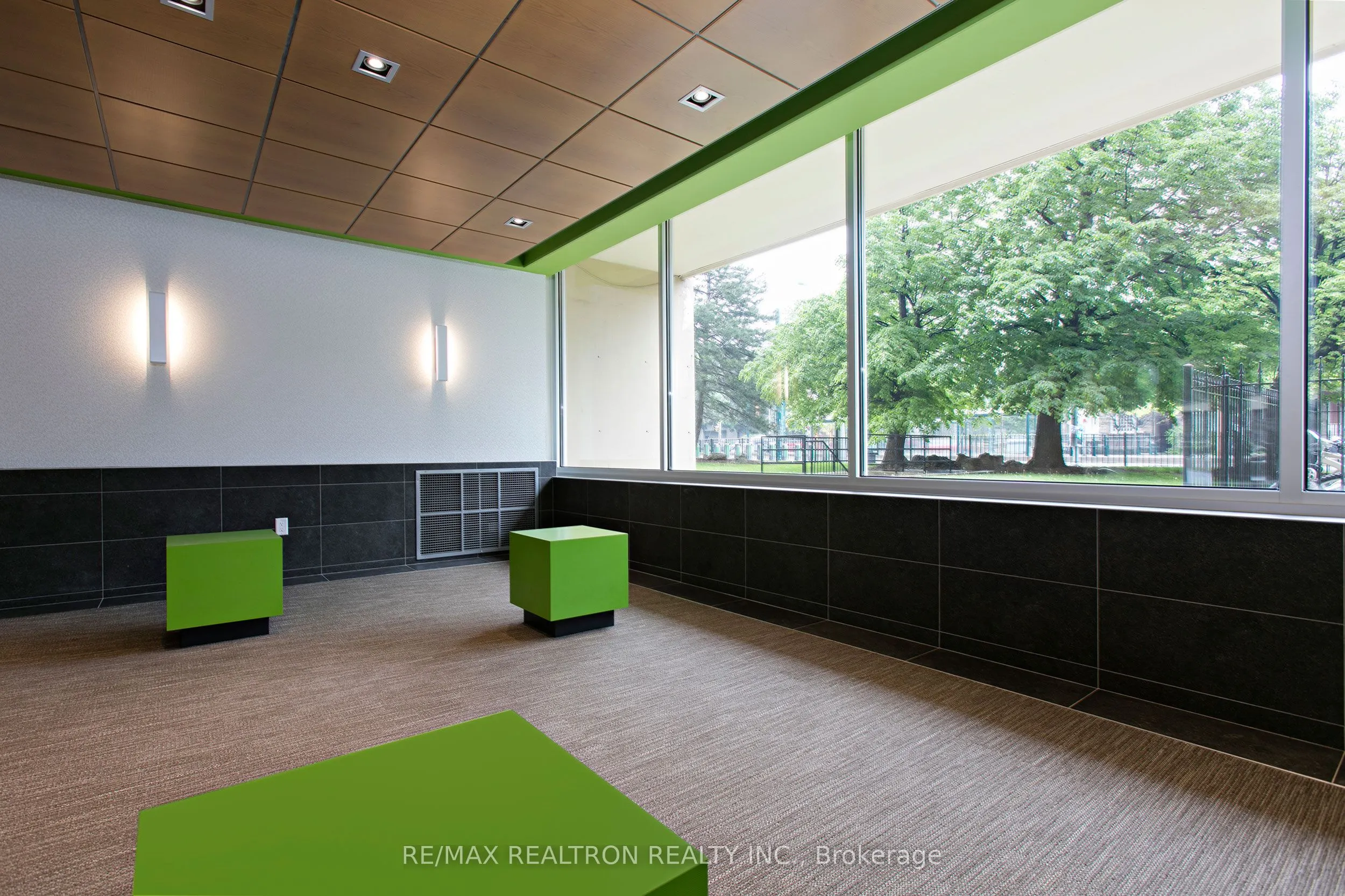 666 Spadina Avenue, #711