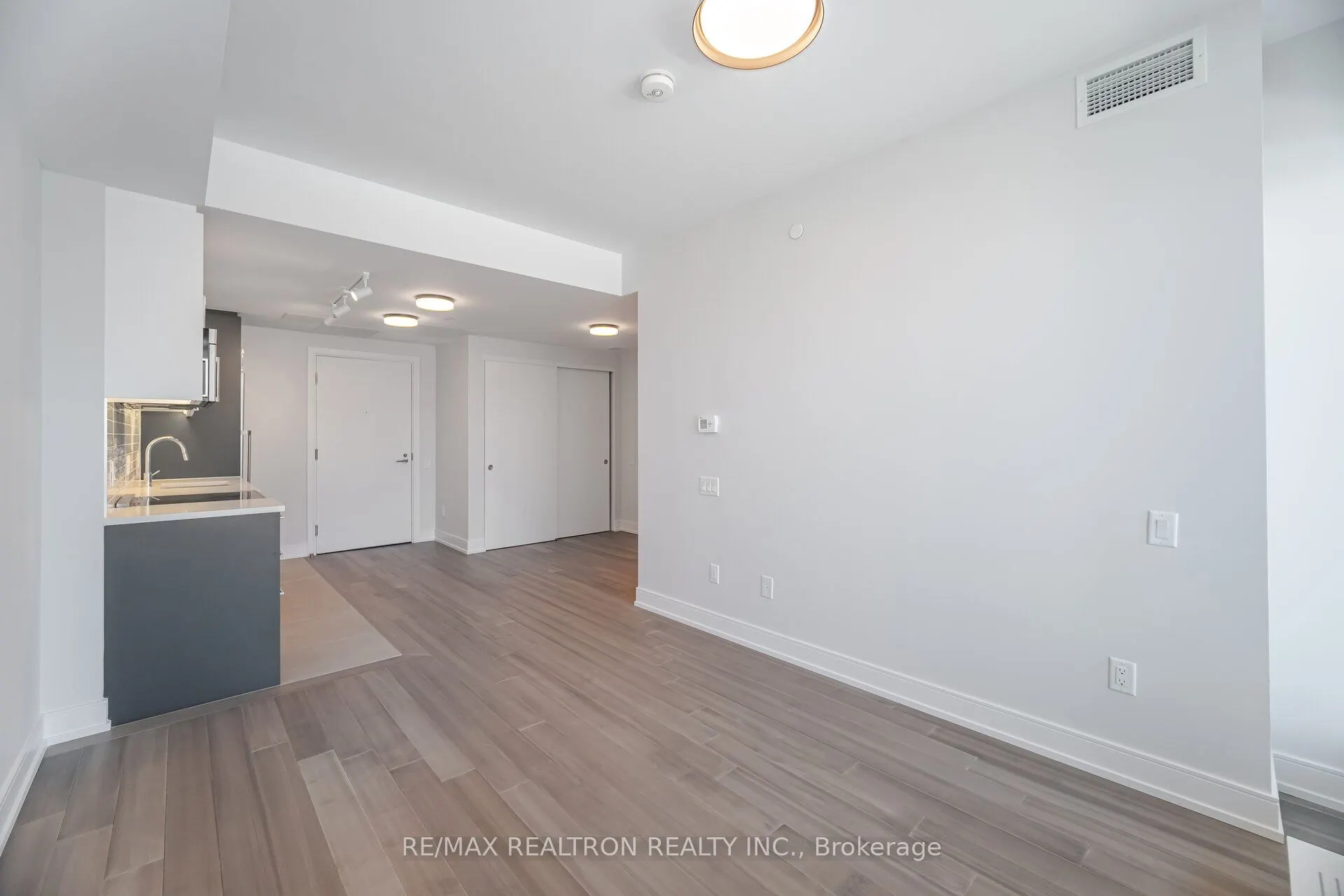 664 Spadina Avenue, #1005