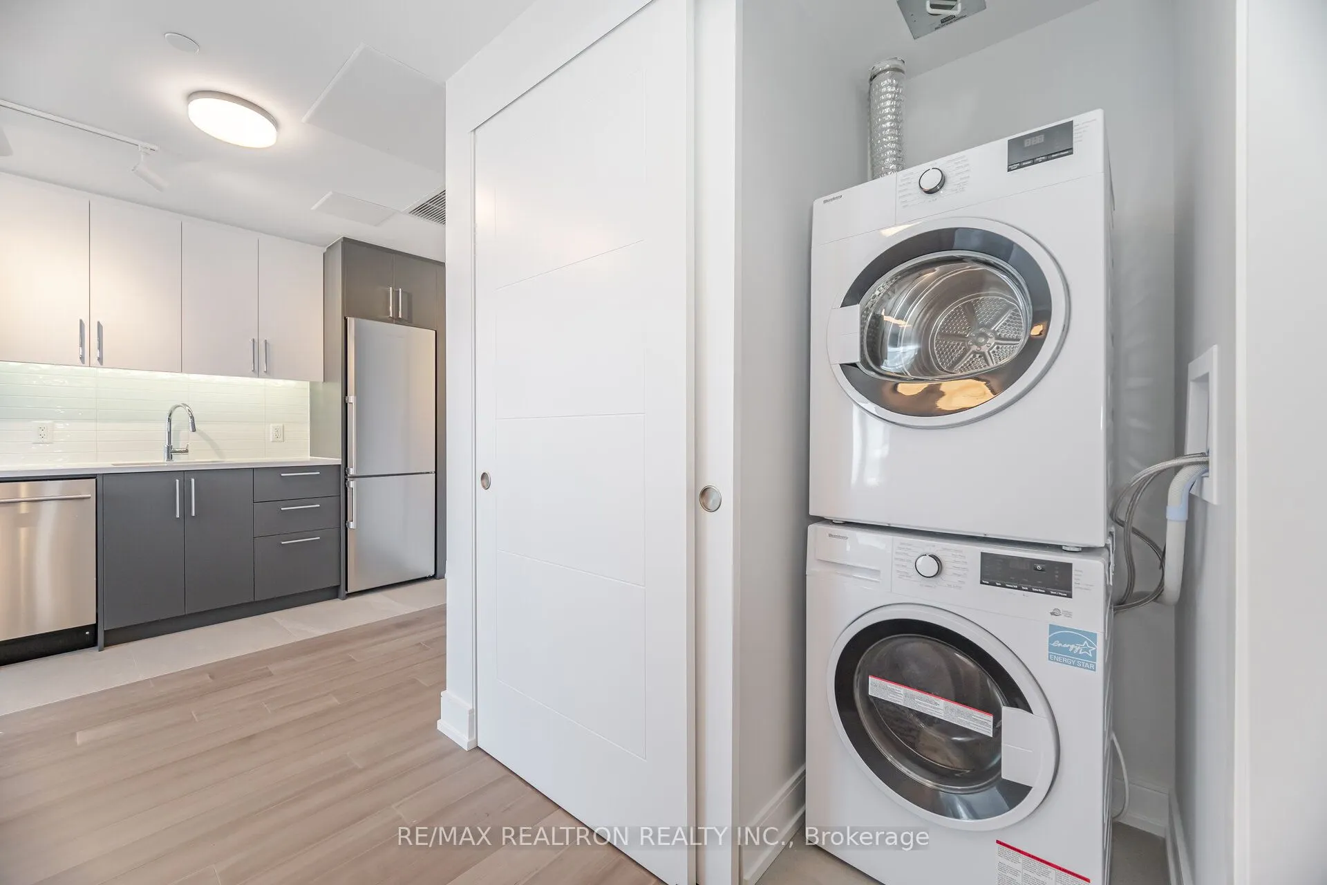 664 Spadina Avenue, #1005