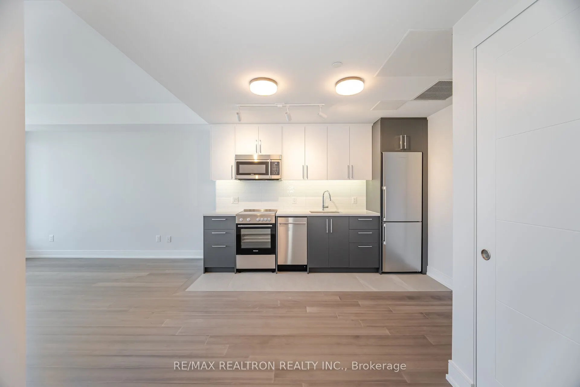 664 Spadina Avenue, #1005