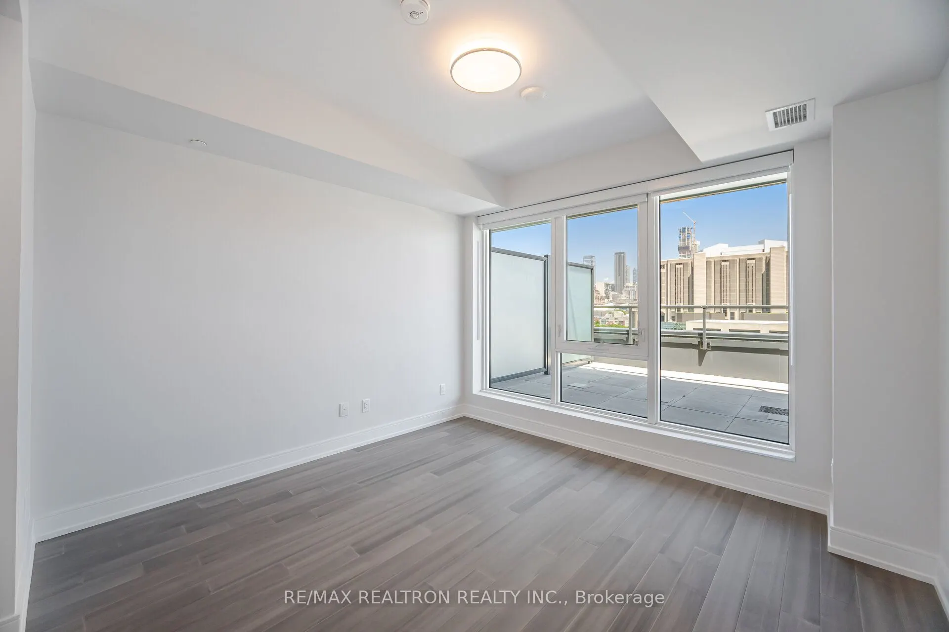 664 Spadina Avenue, #1005