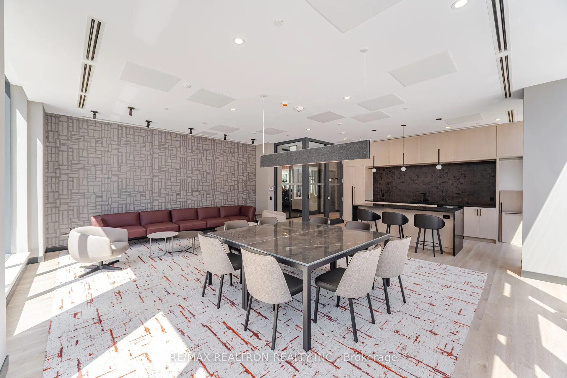 664 Spadina Avenue, #1005