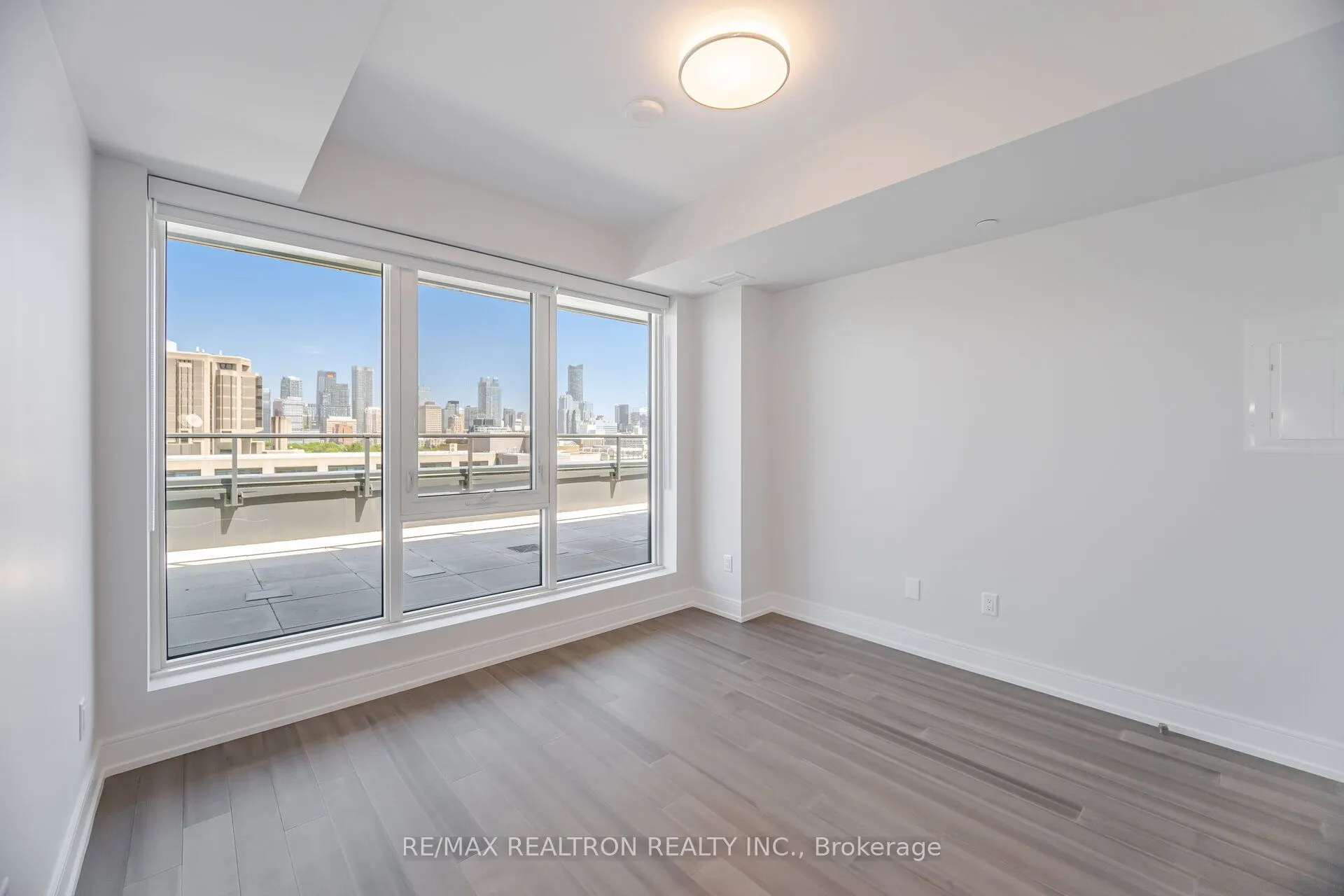 664 Spadina Avenue, #1005