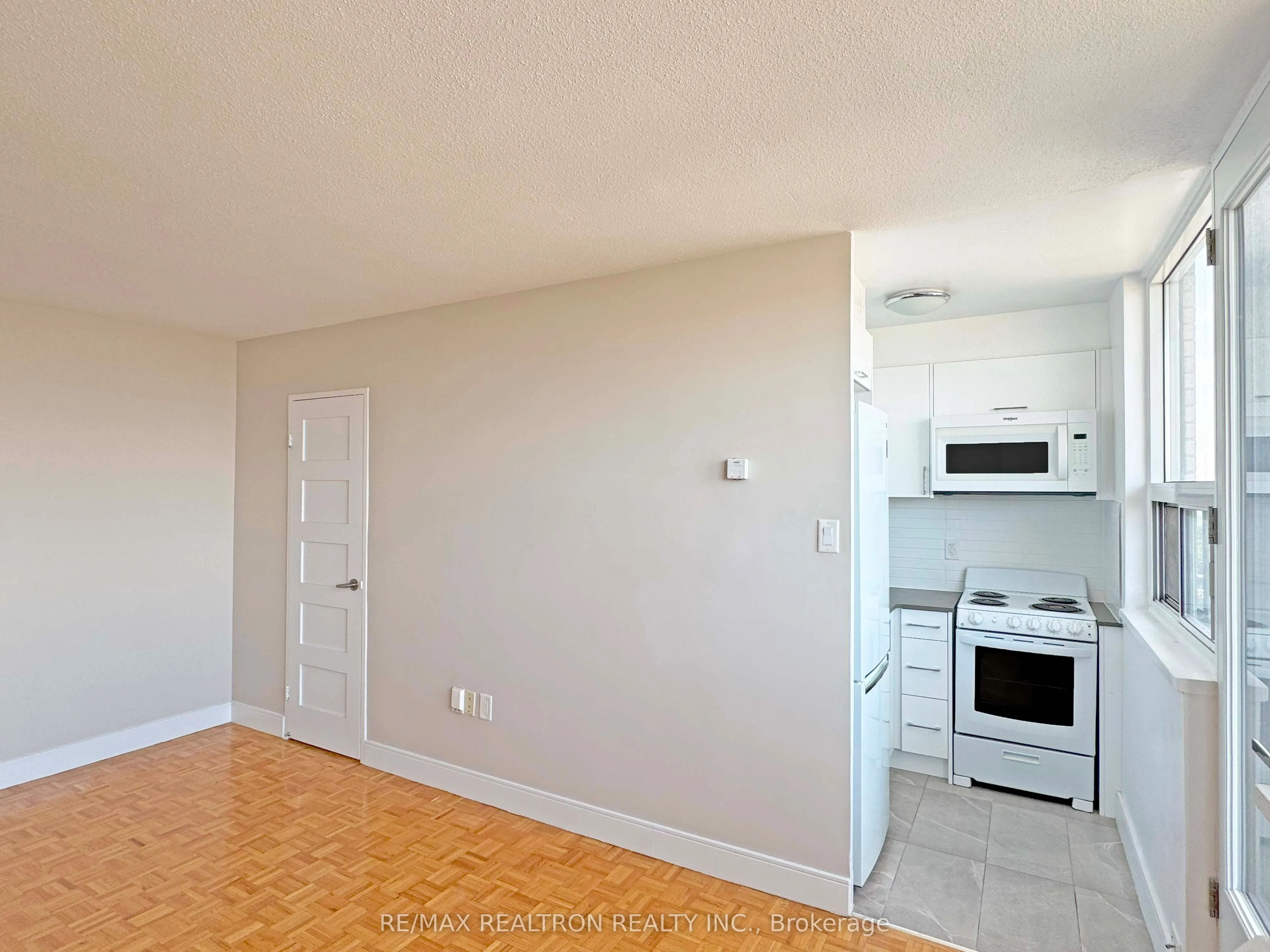 1500 Bathurst Street, #901