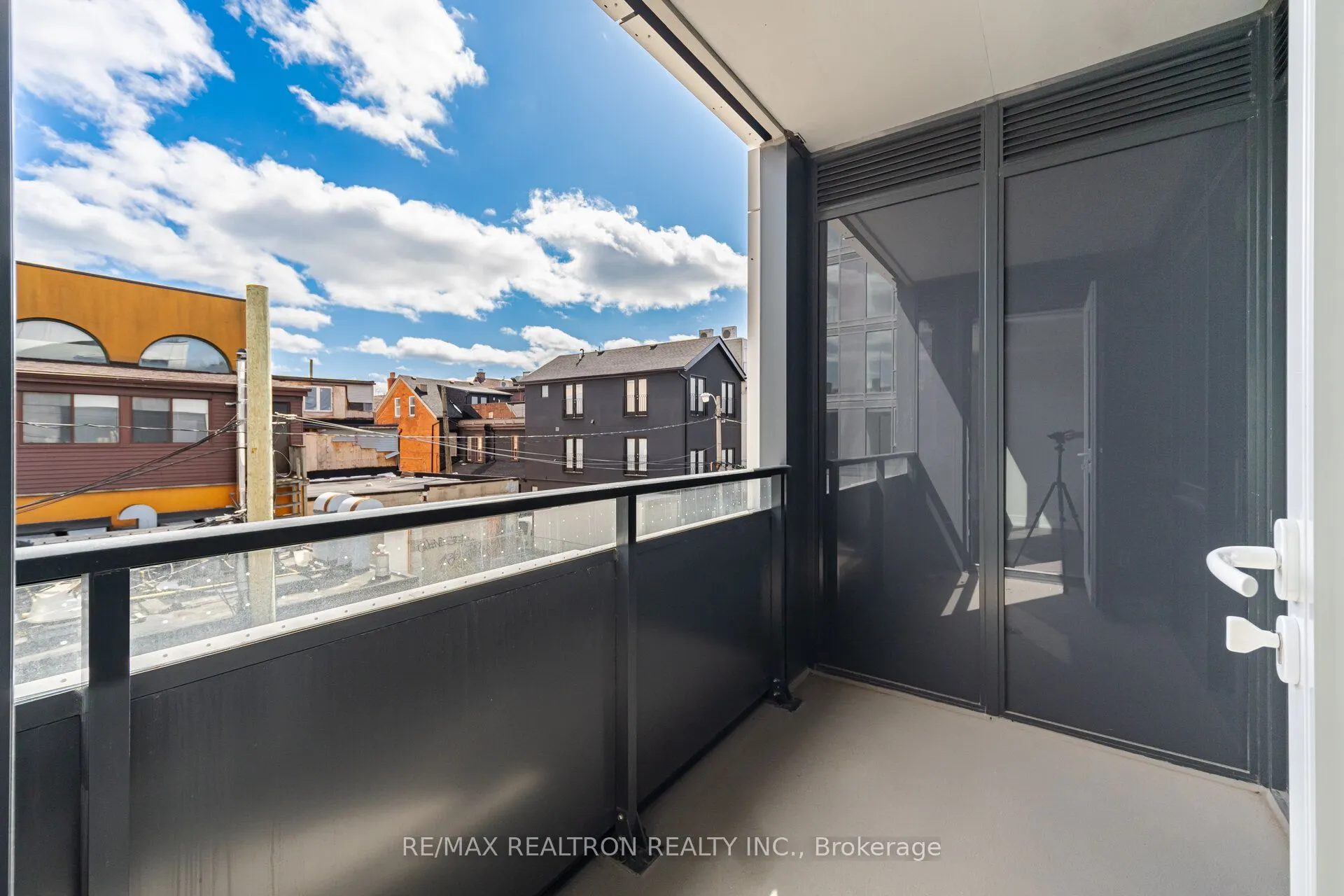 664 Spadina Avenue, #202