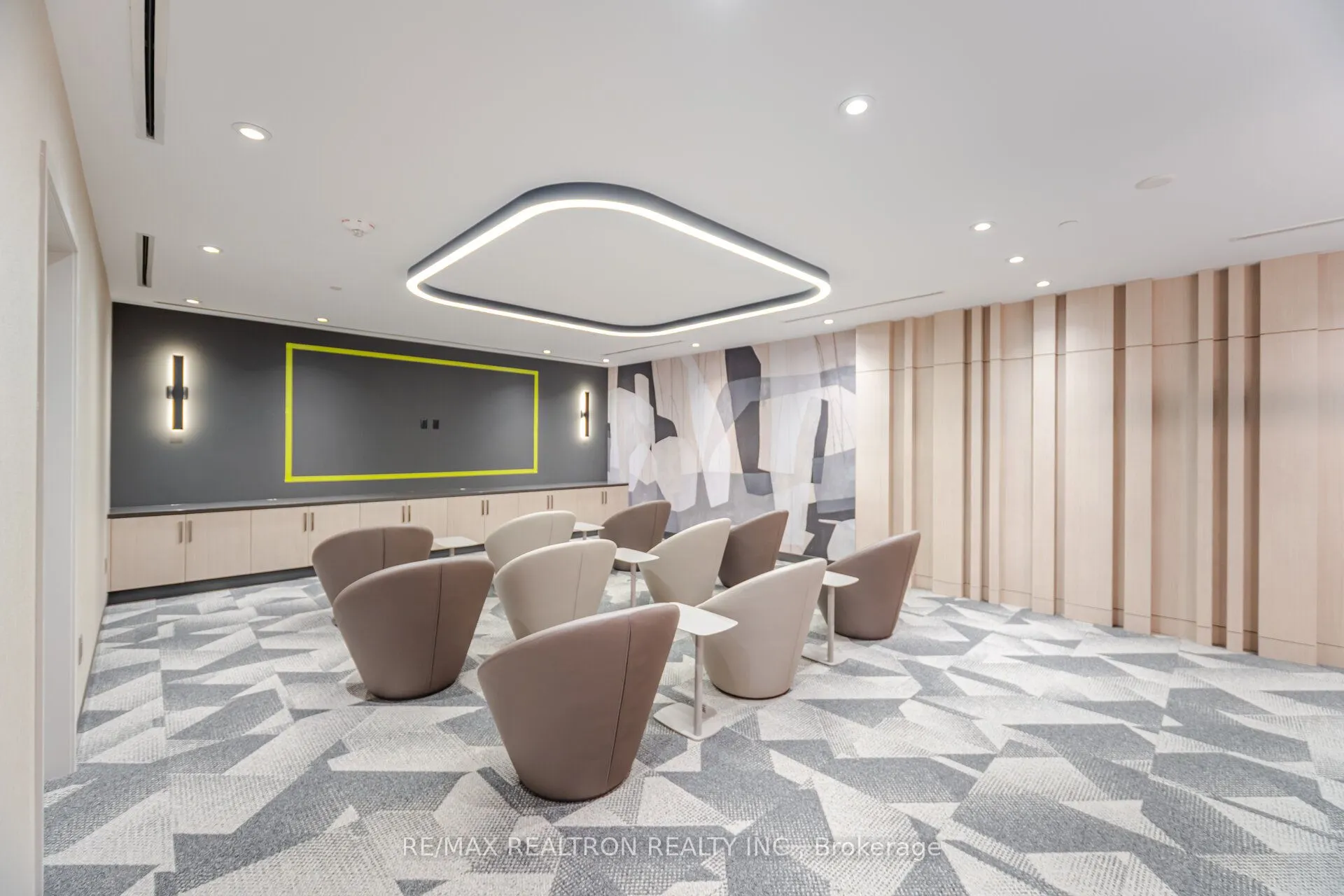 664 Spadina Avenue, #202