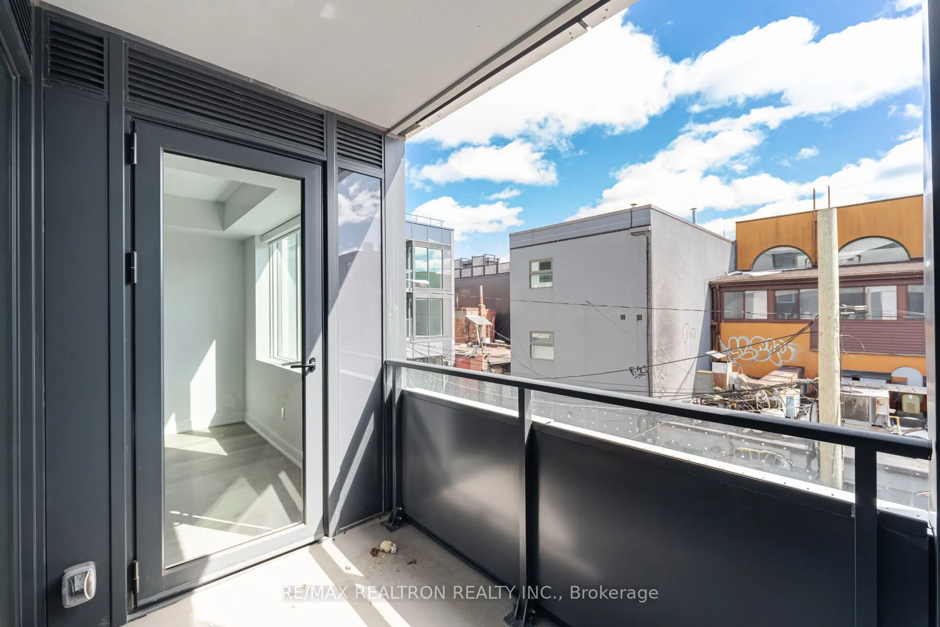 664 Spadina Avenue, #202