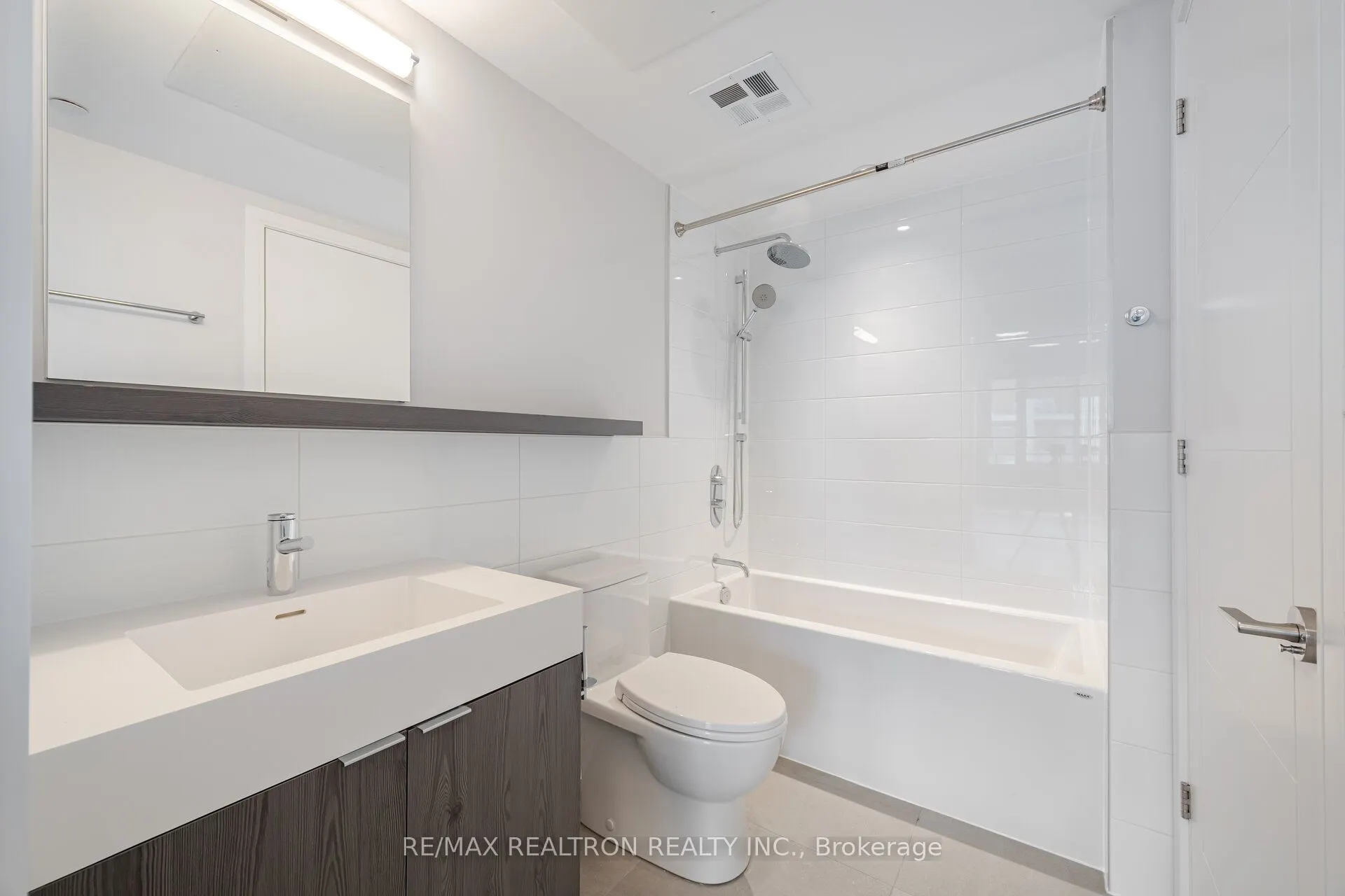 664 Spadina Avenue, #202