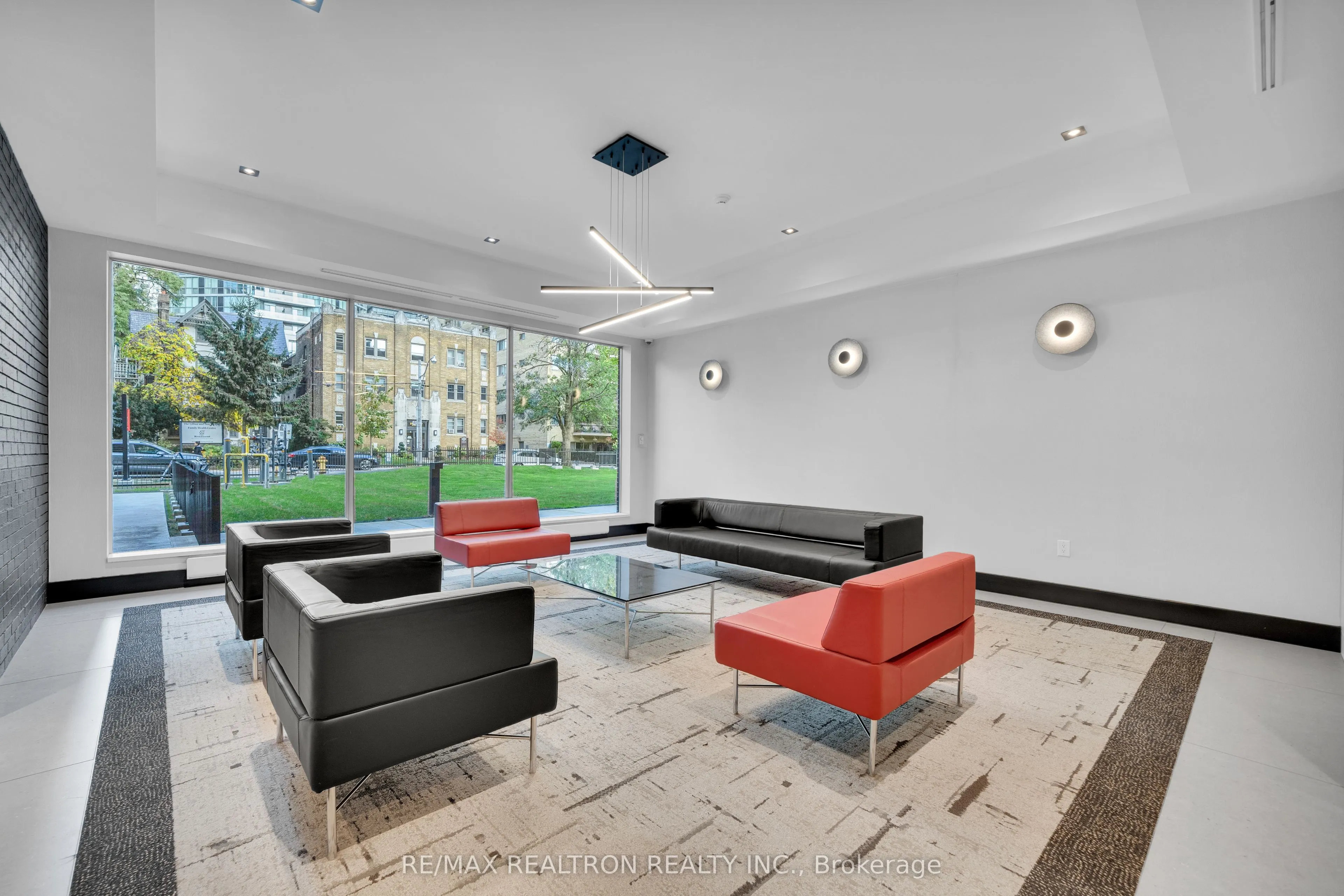 33 Isabella Street, #704