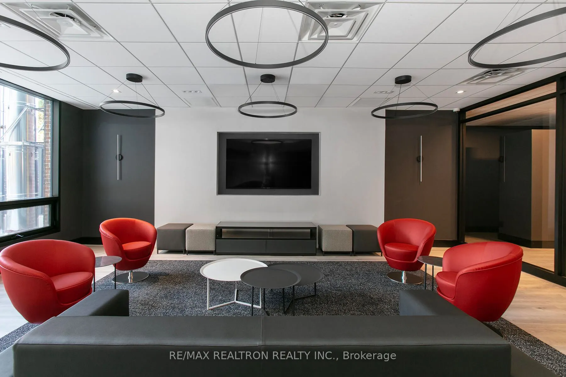 33 Isabella Street, #704