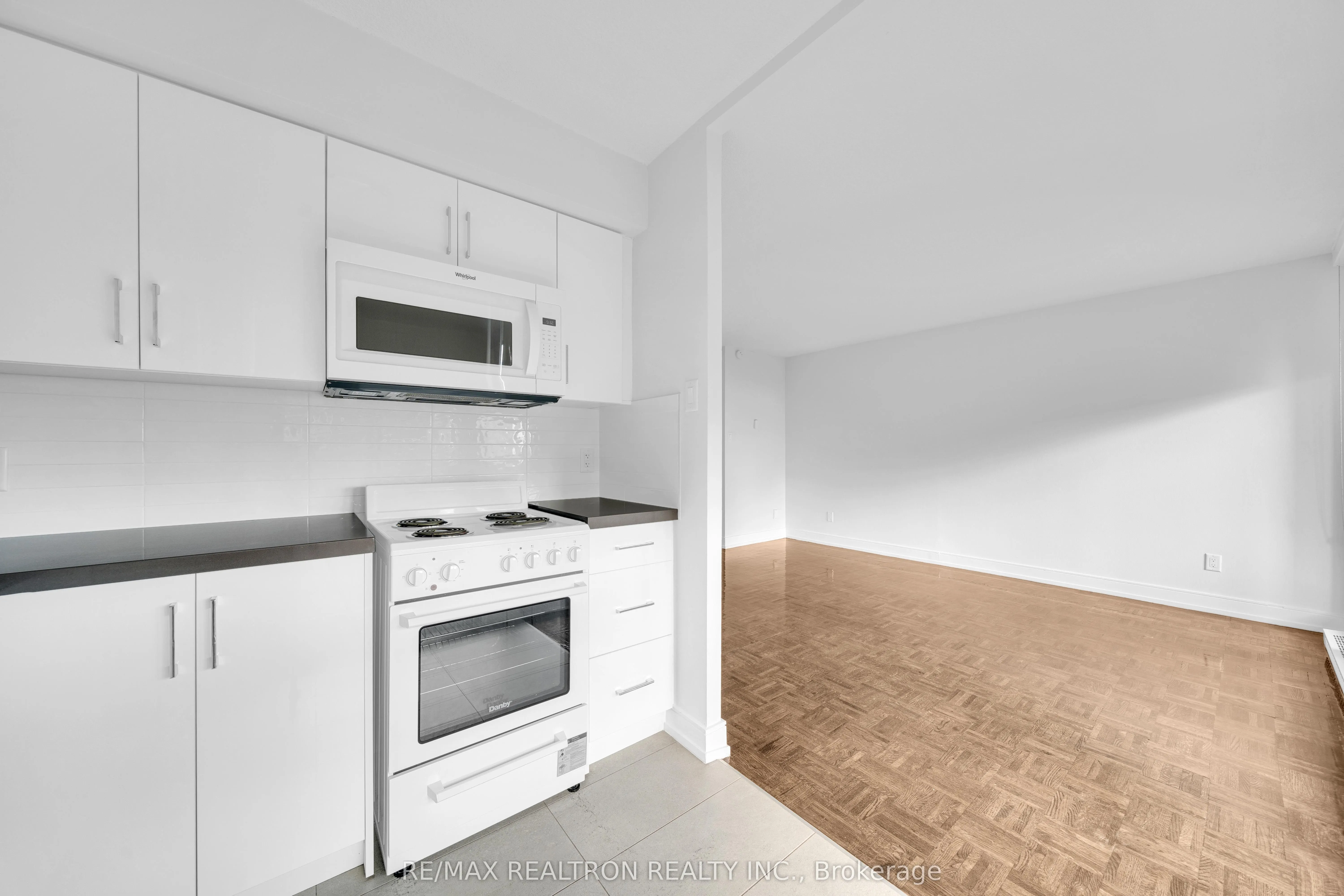 33 Isabella Street, #704