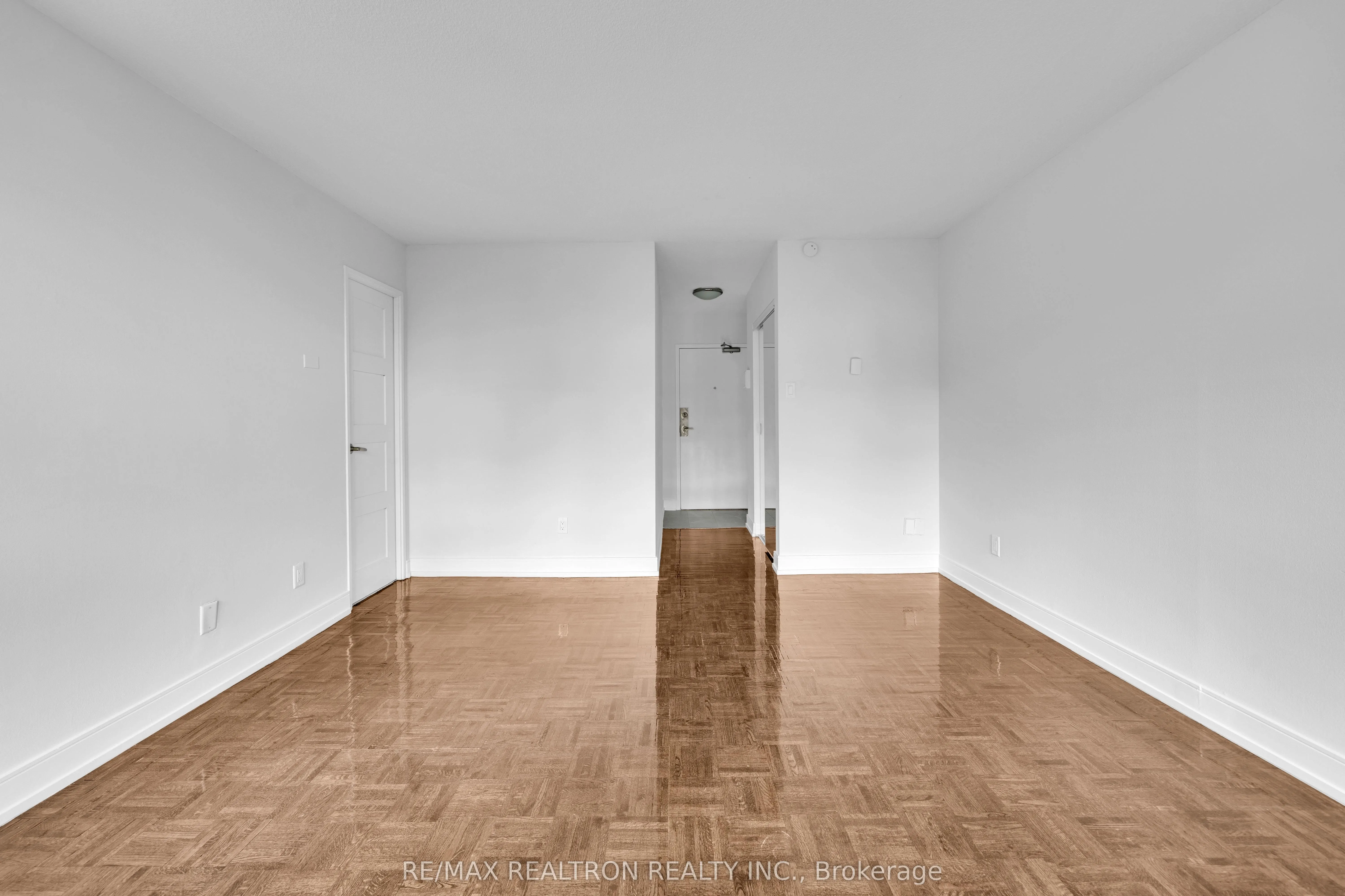 33 Isabella Street, #704