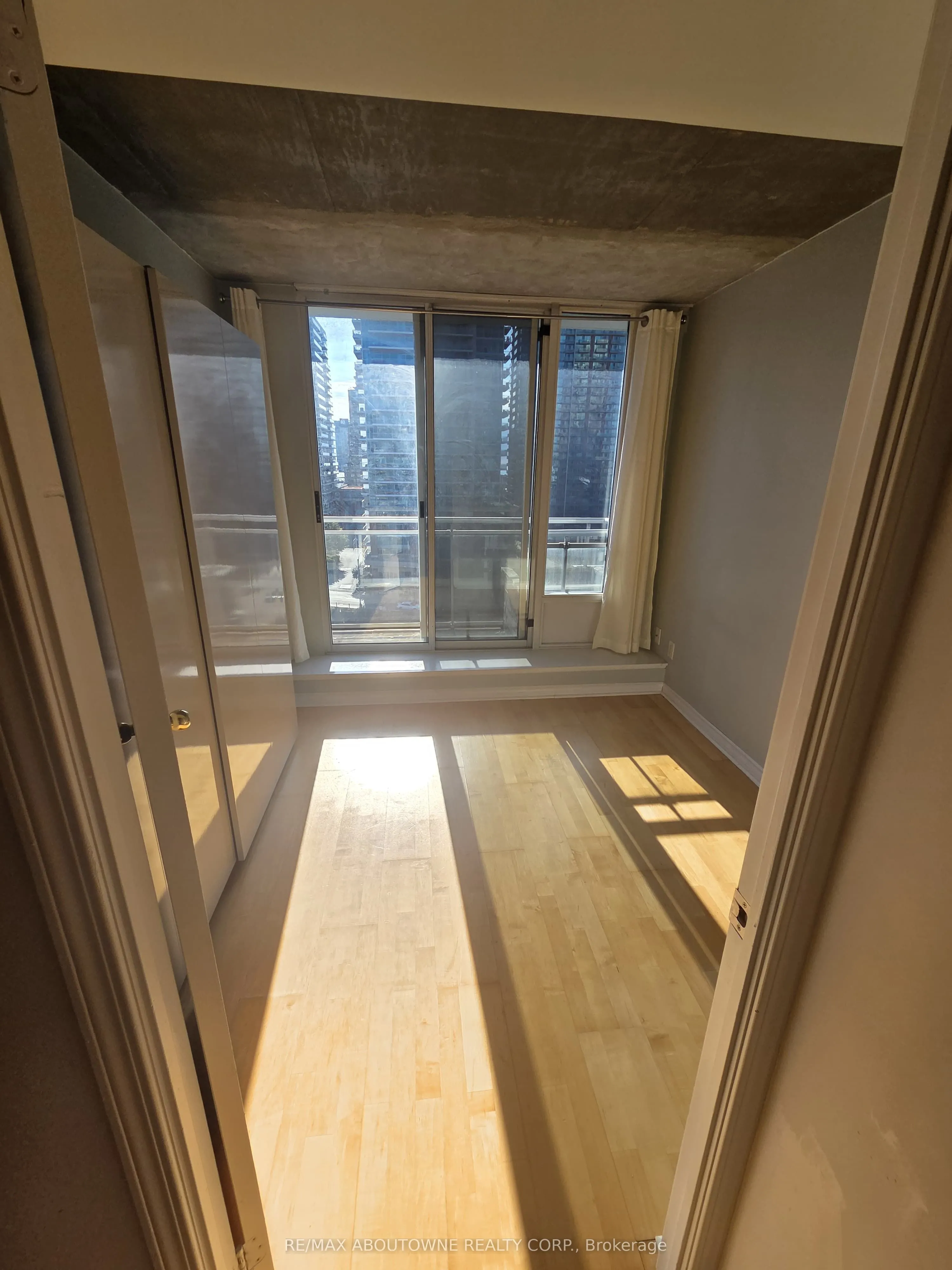 1029 King Street W, #1005