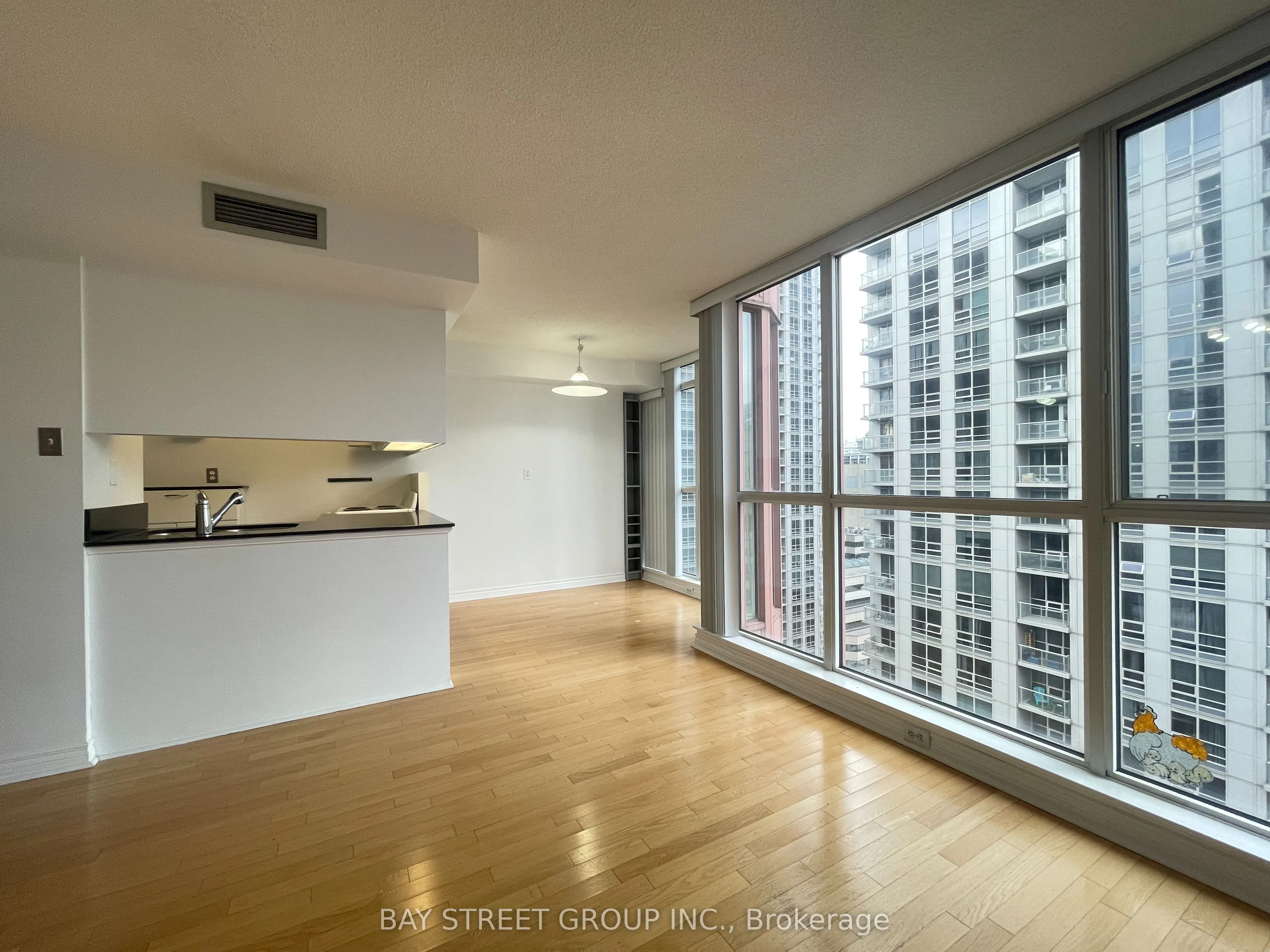 736 Bay Street, #1910