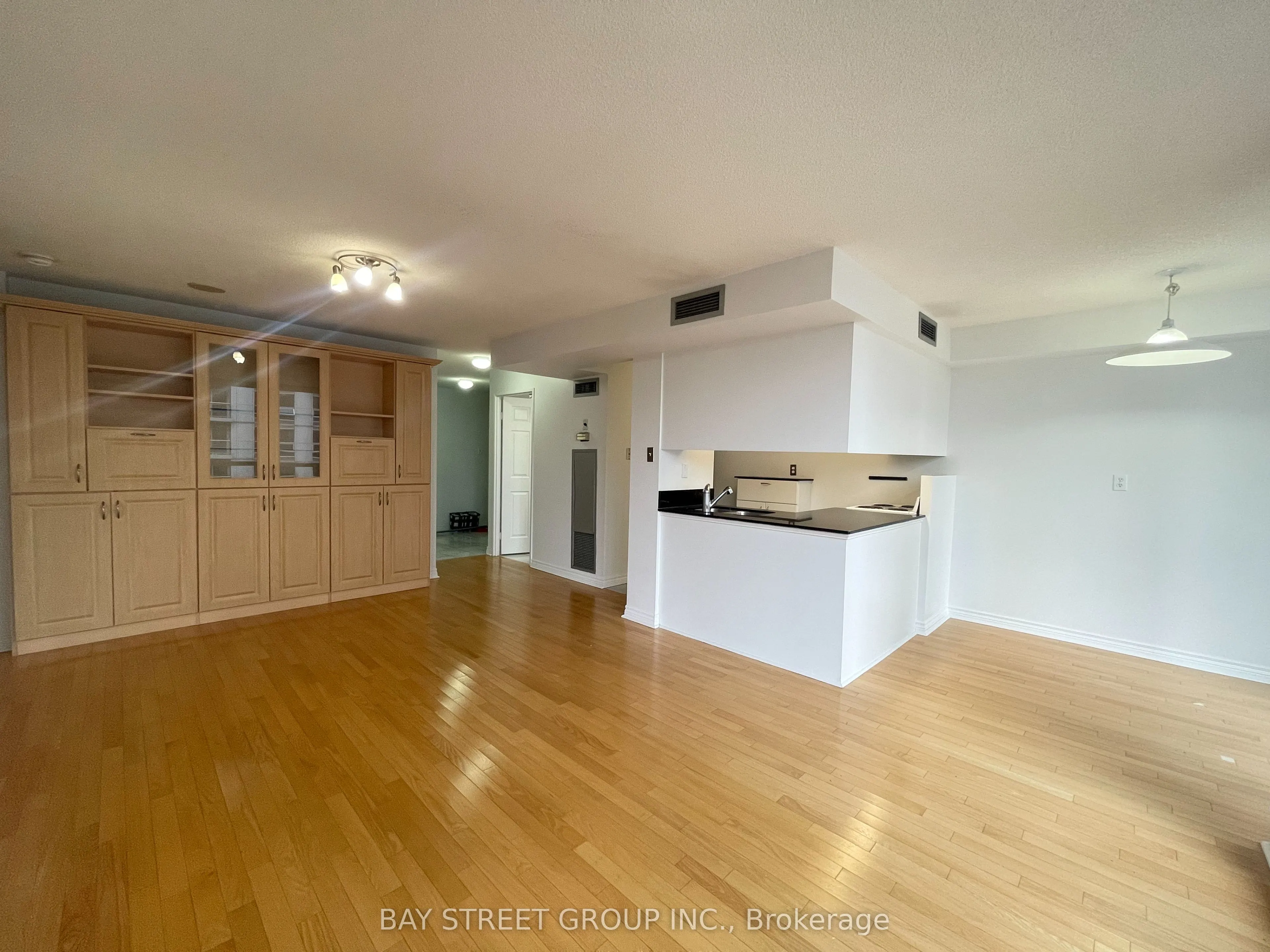 736 Bay Street, #1910