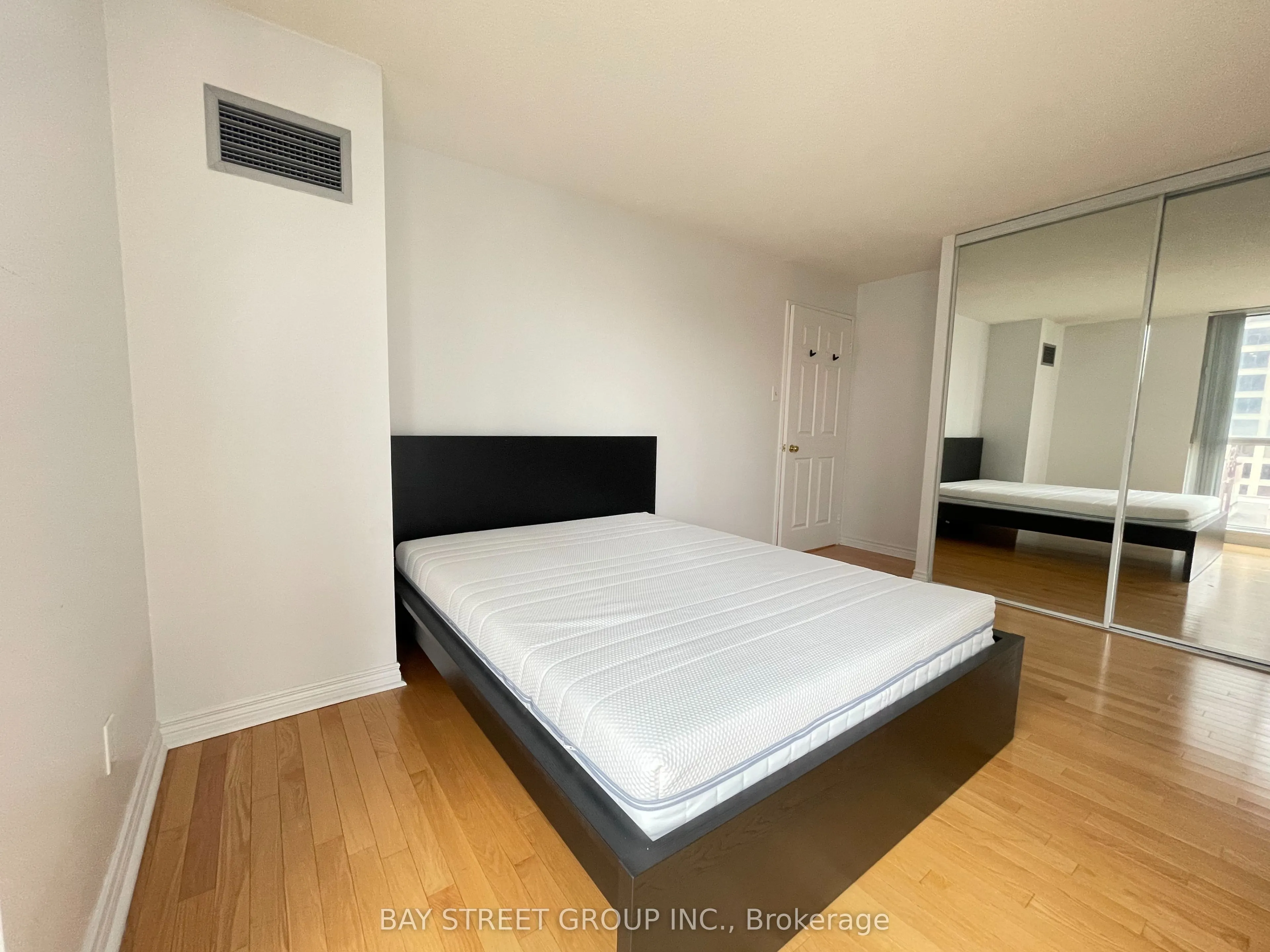 736 Bay Street, #1910