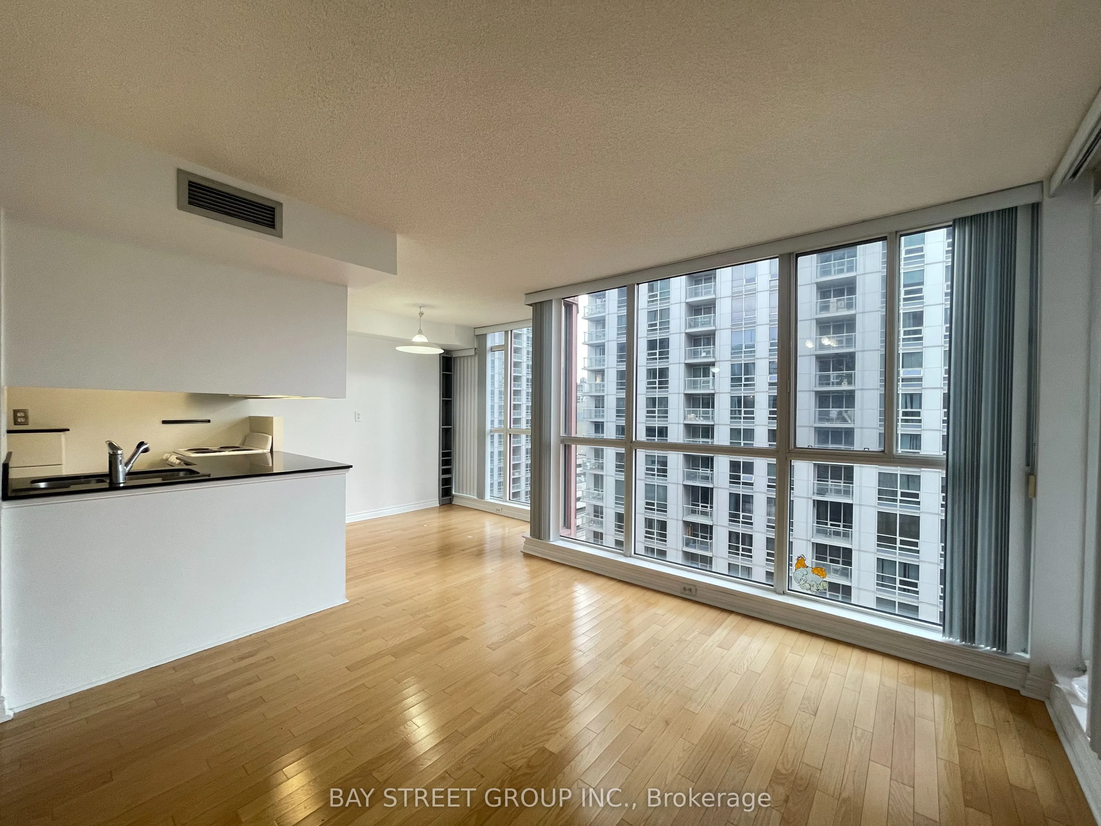 736 Bay Street, #1910