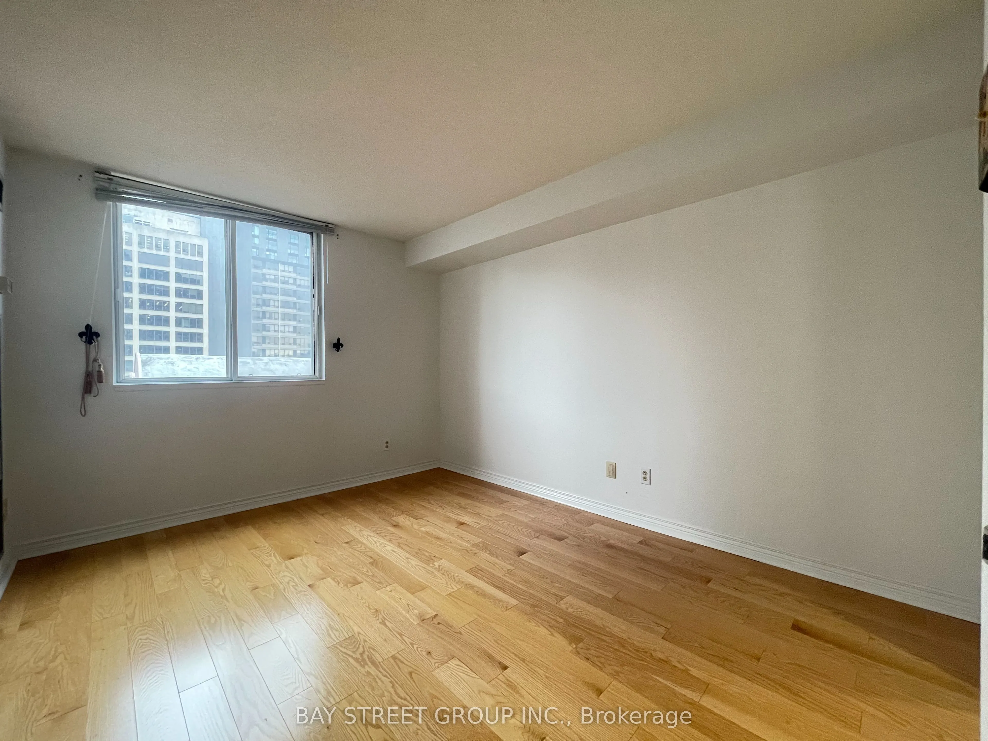 736 Bay Street, #1910