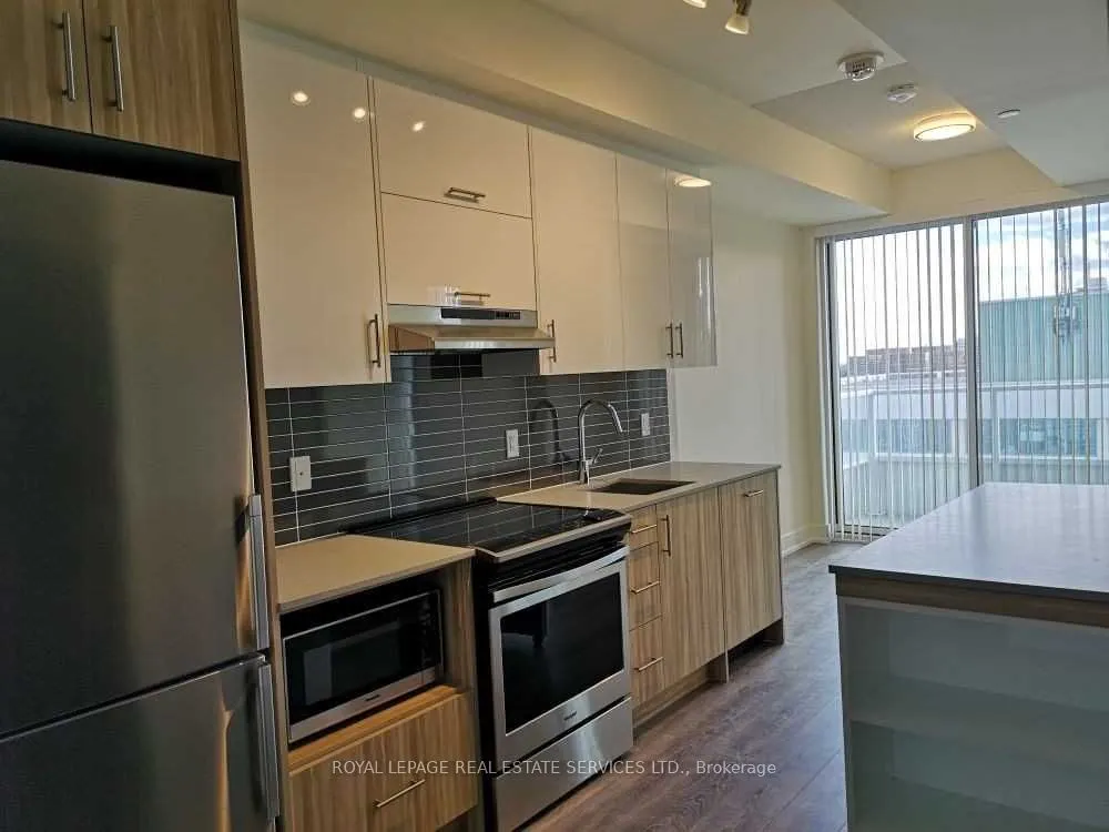 180 Fairview Mall Drive, #1013