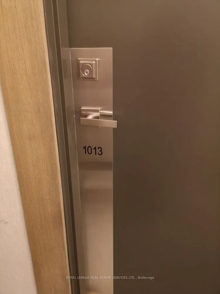 180 Fairview Mall Drive, #1013