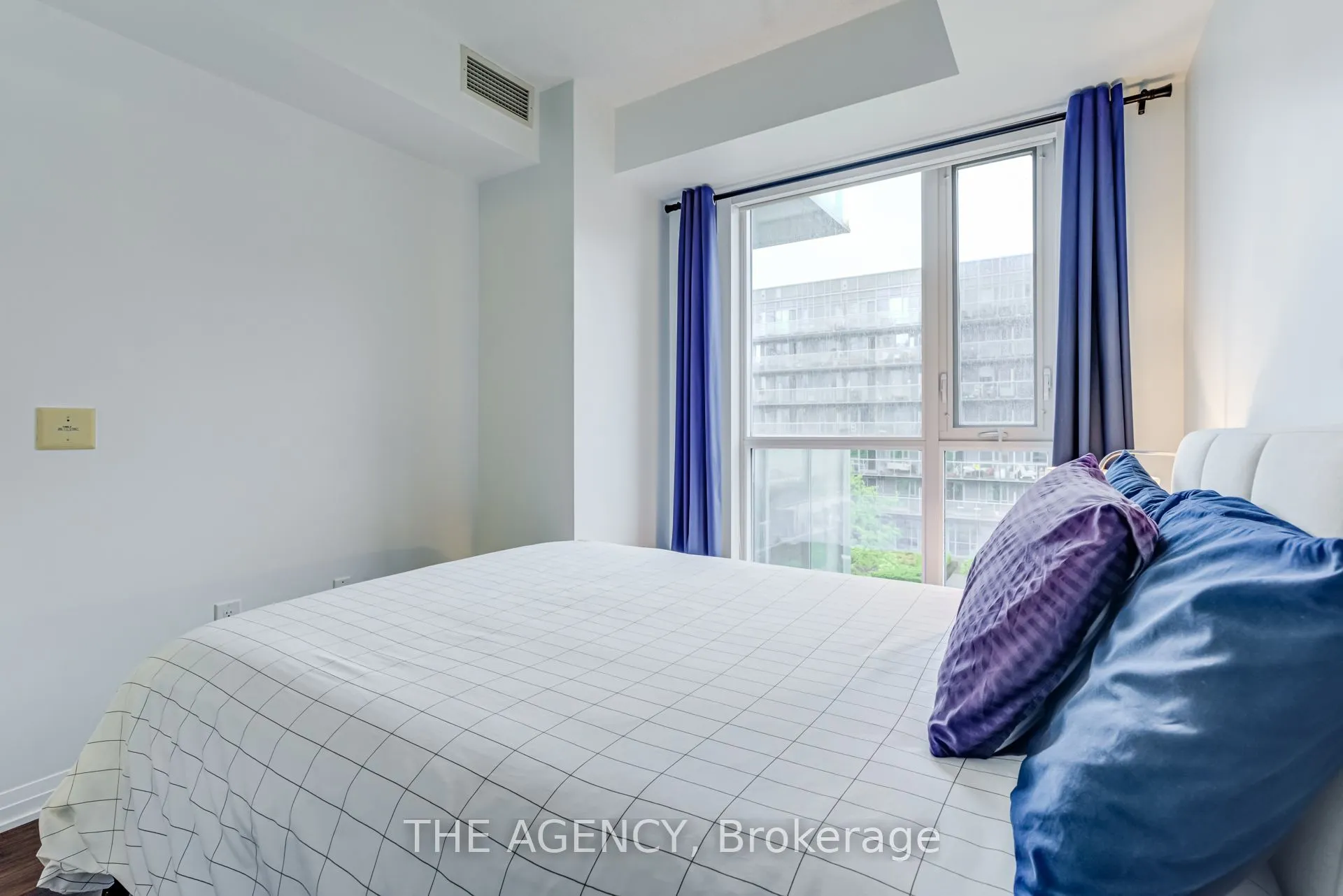 25 Cole Street, #628