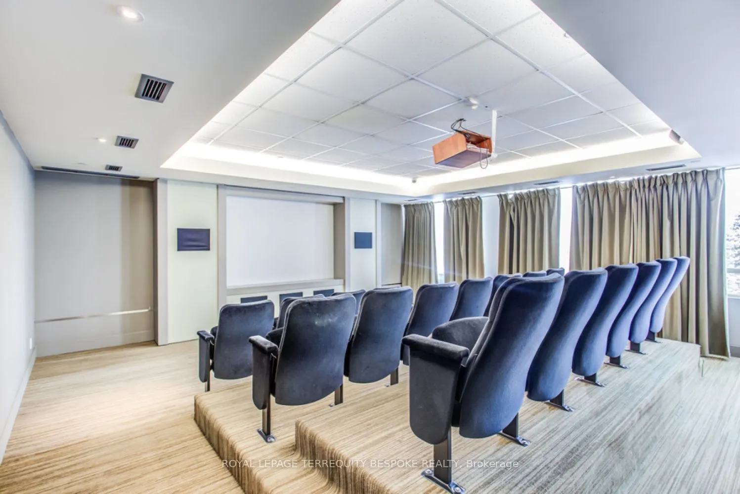 373 Front Street W, #1002