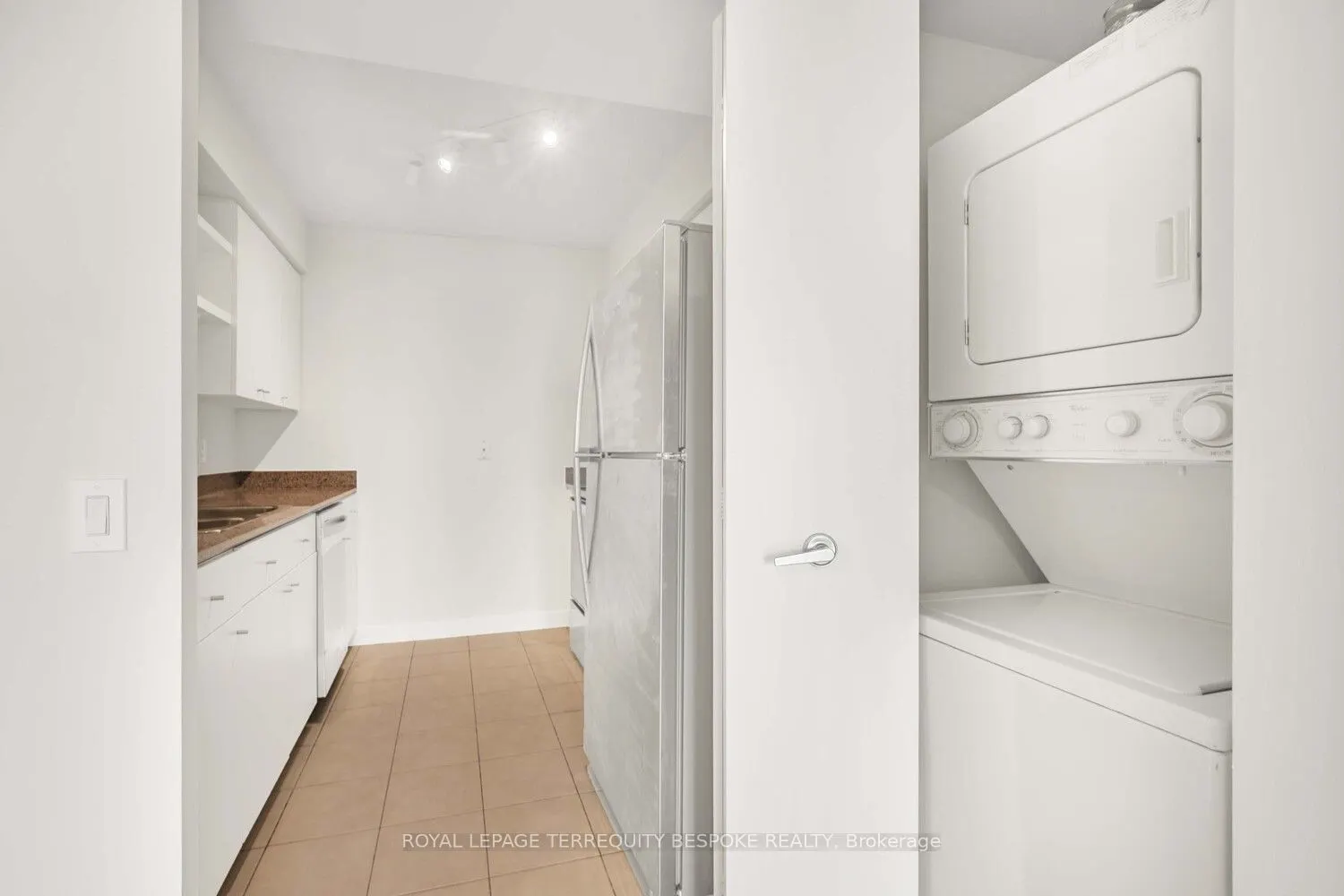 373 Front Street W, #1002