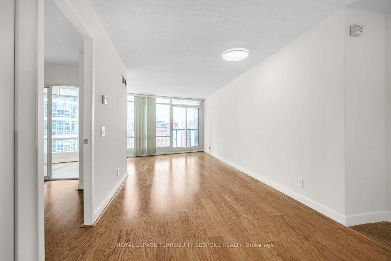 373 Front Street W, #1002