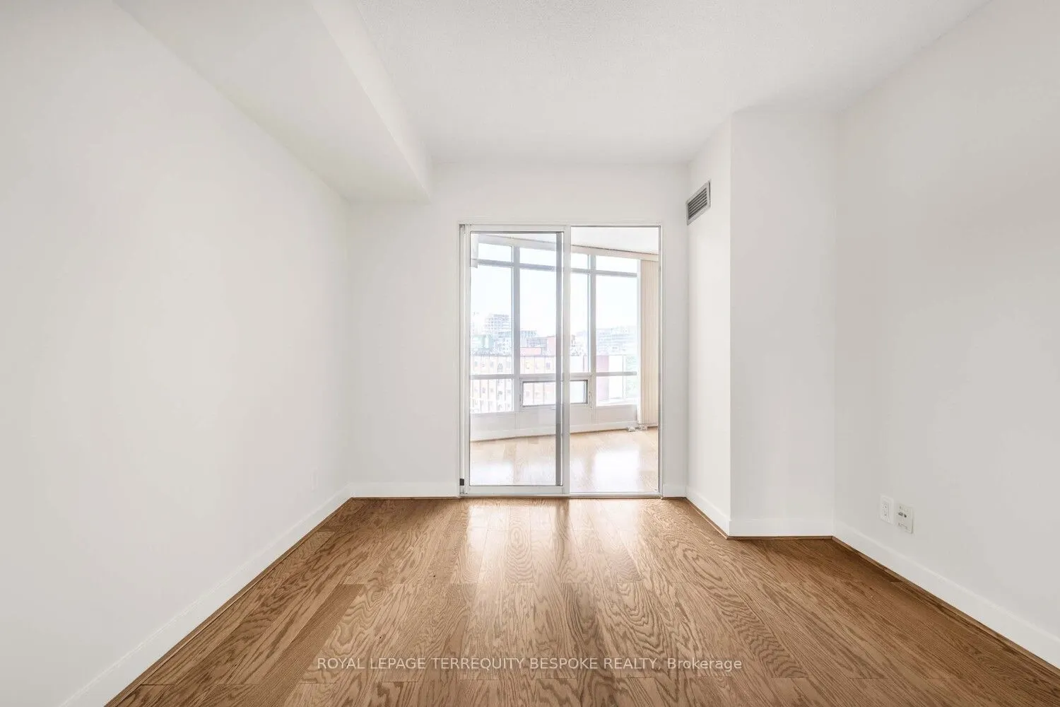 373 Front Street W, #1002