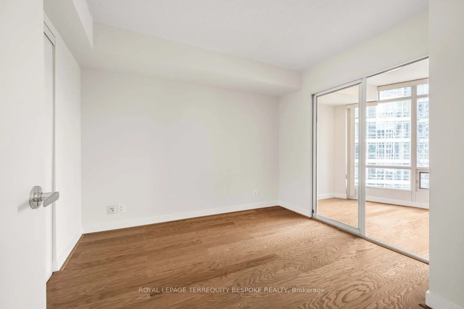 373 Front Street W, #1002