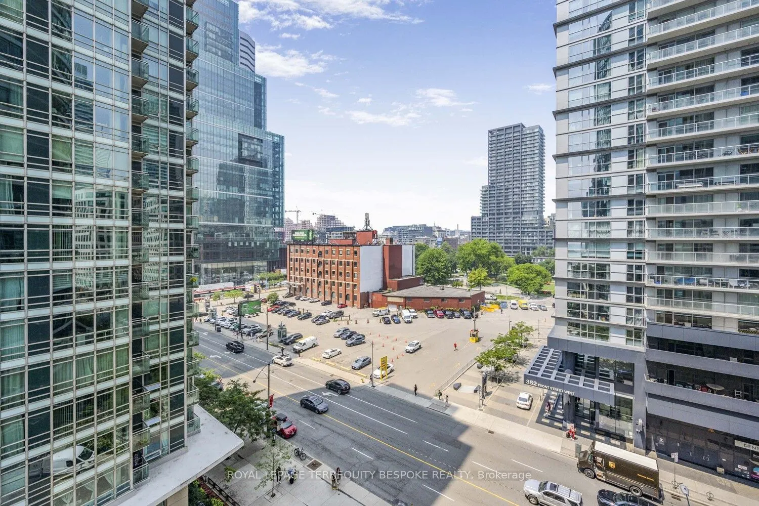 373 Front Street W, #1002