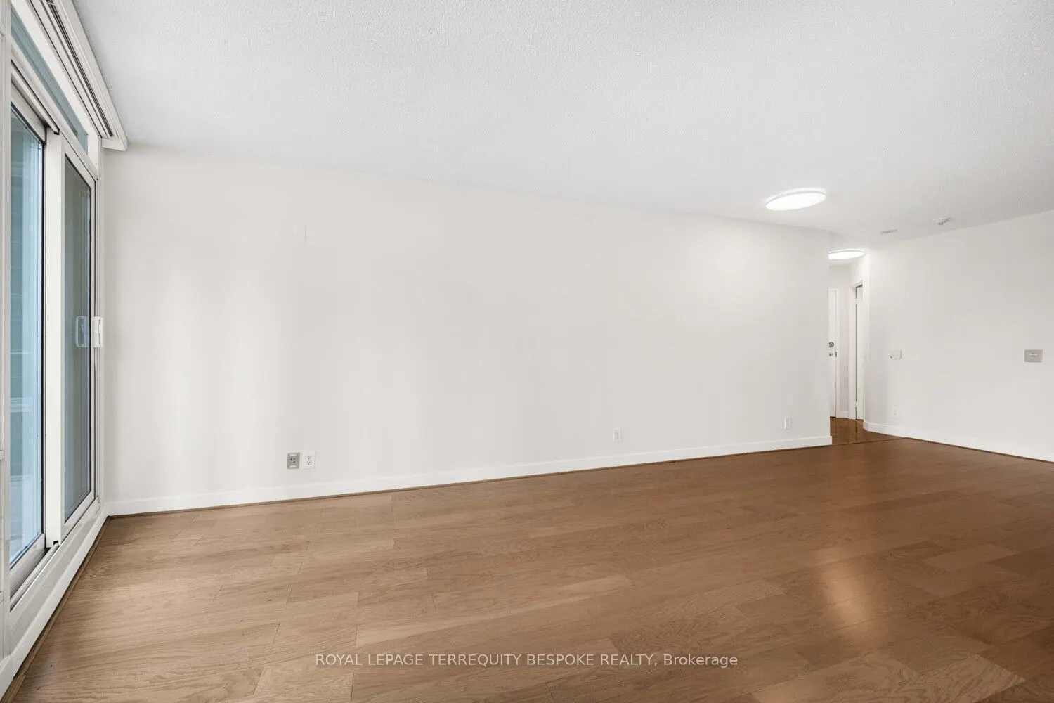 373 Front Street W, #1002