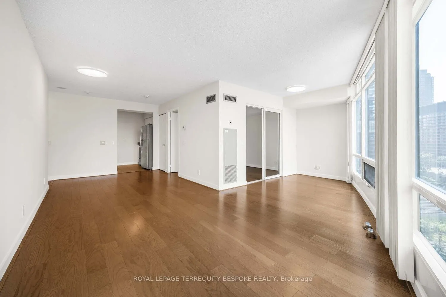 373 Front Street W, #1002