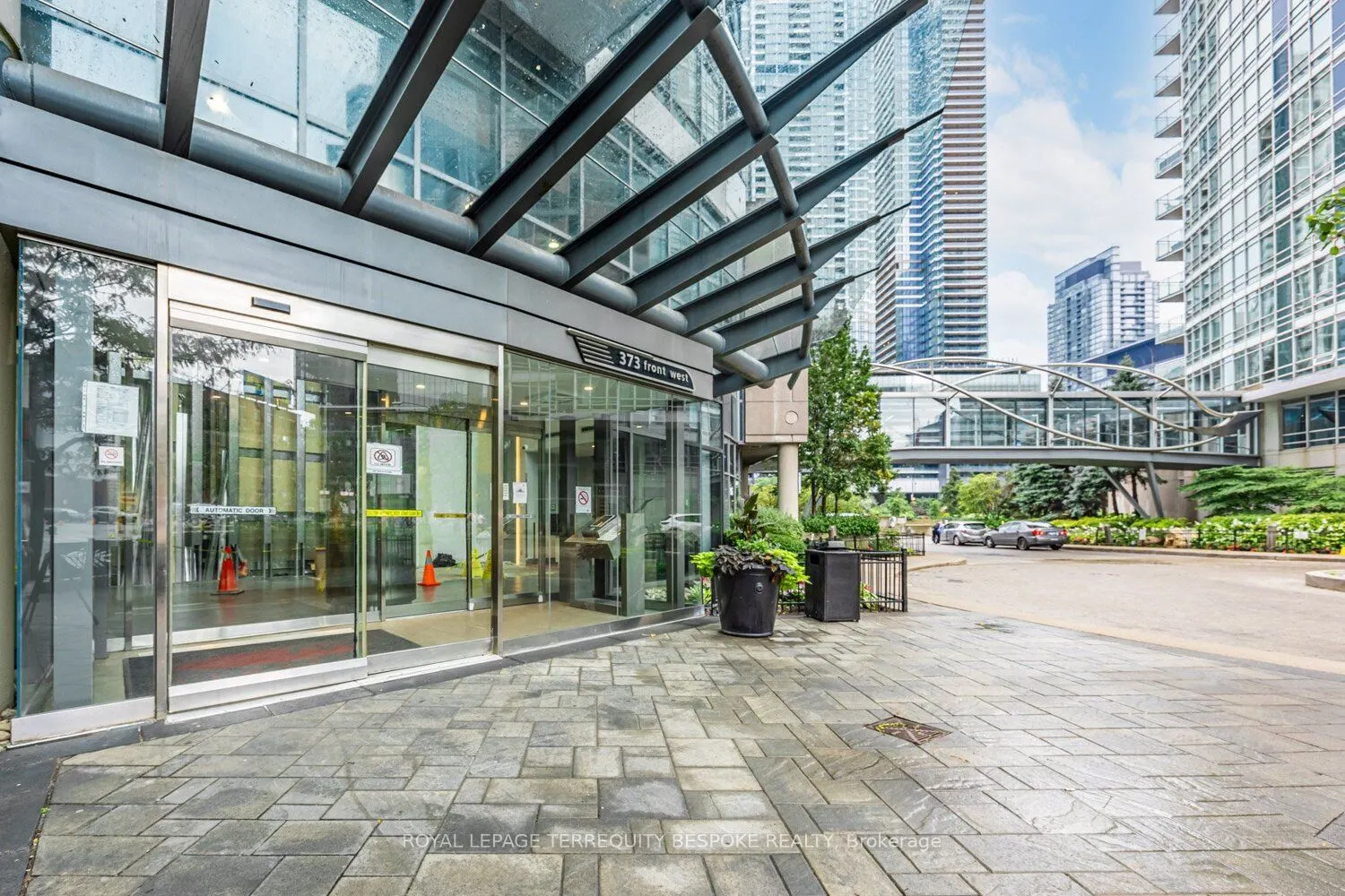 373 Front Street W, #1002