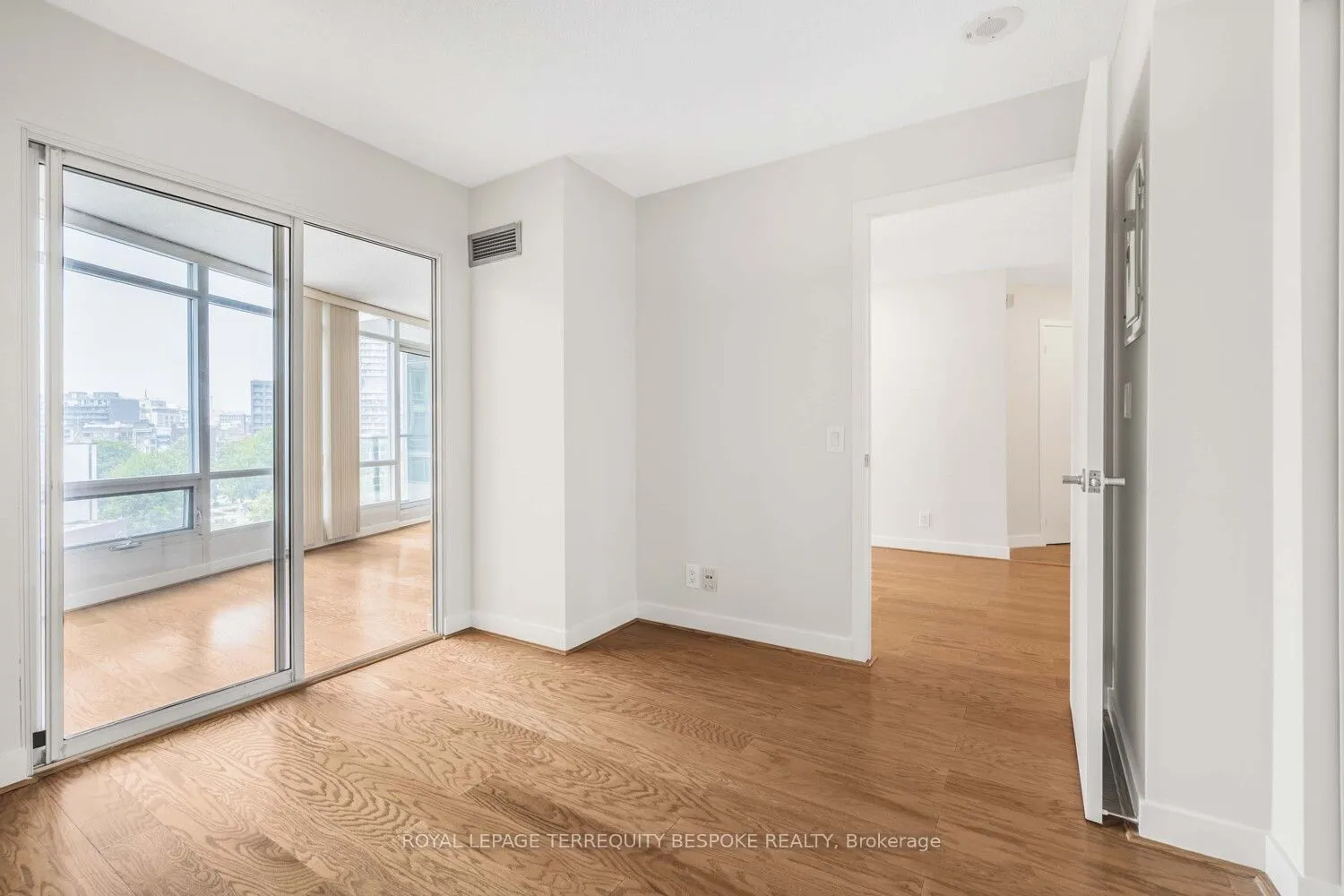 373 Front Street W, #1002