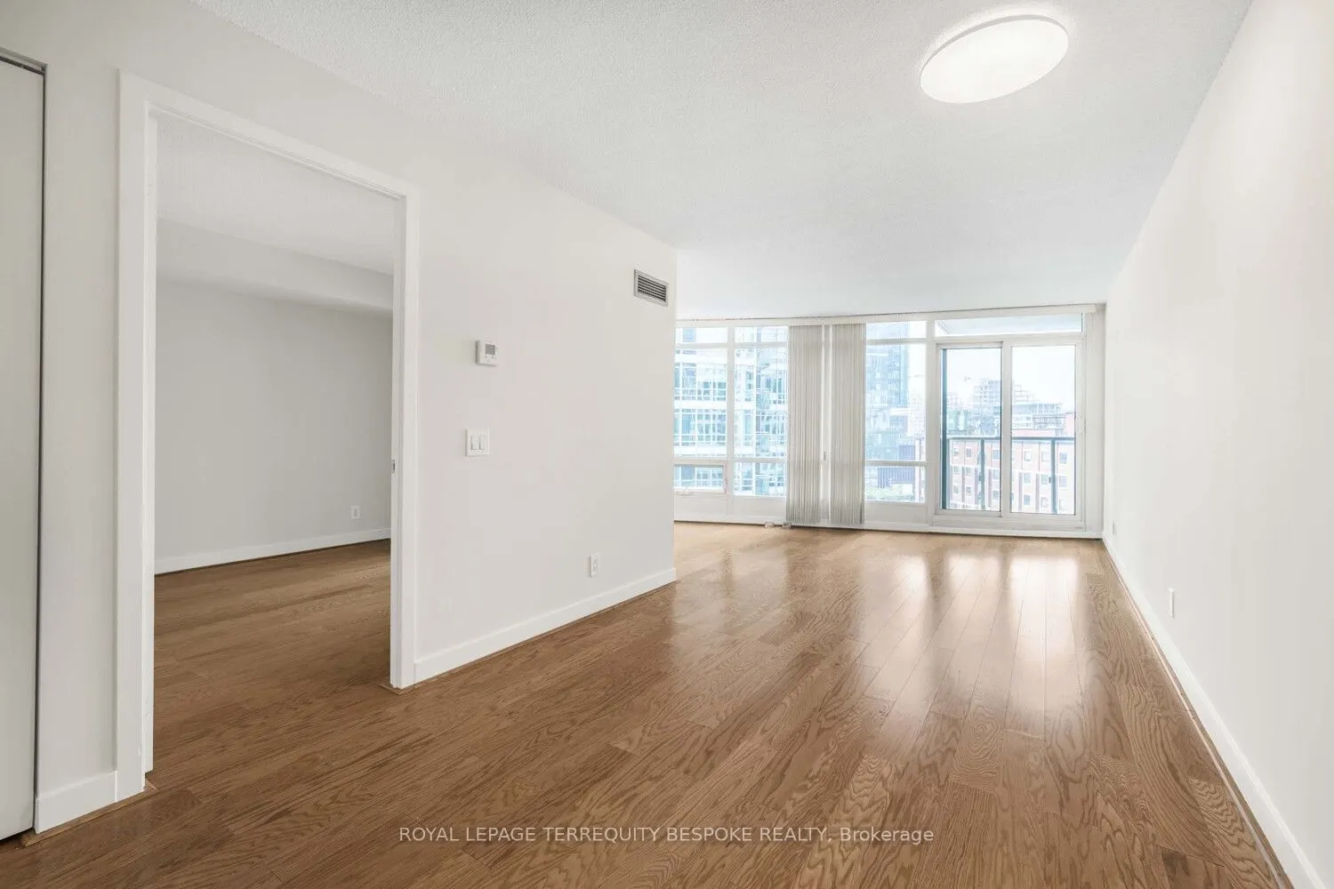 373 Front Street W, #1002